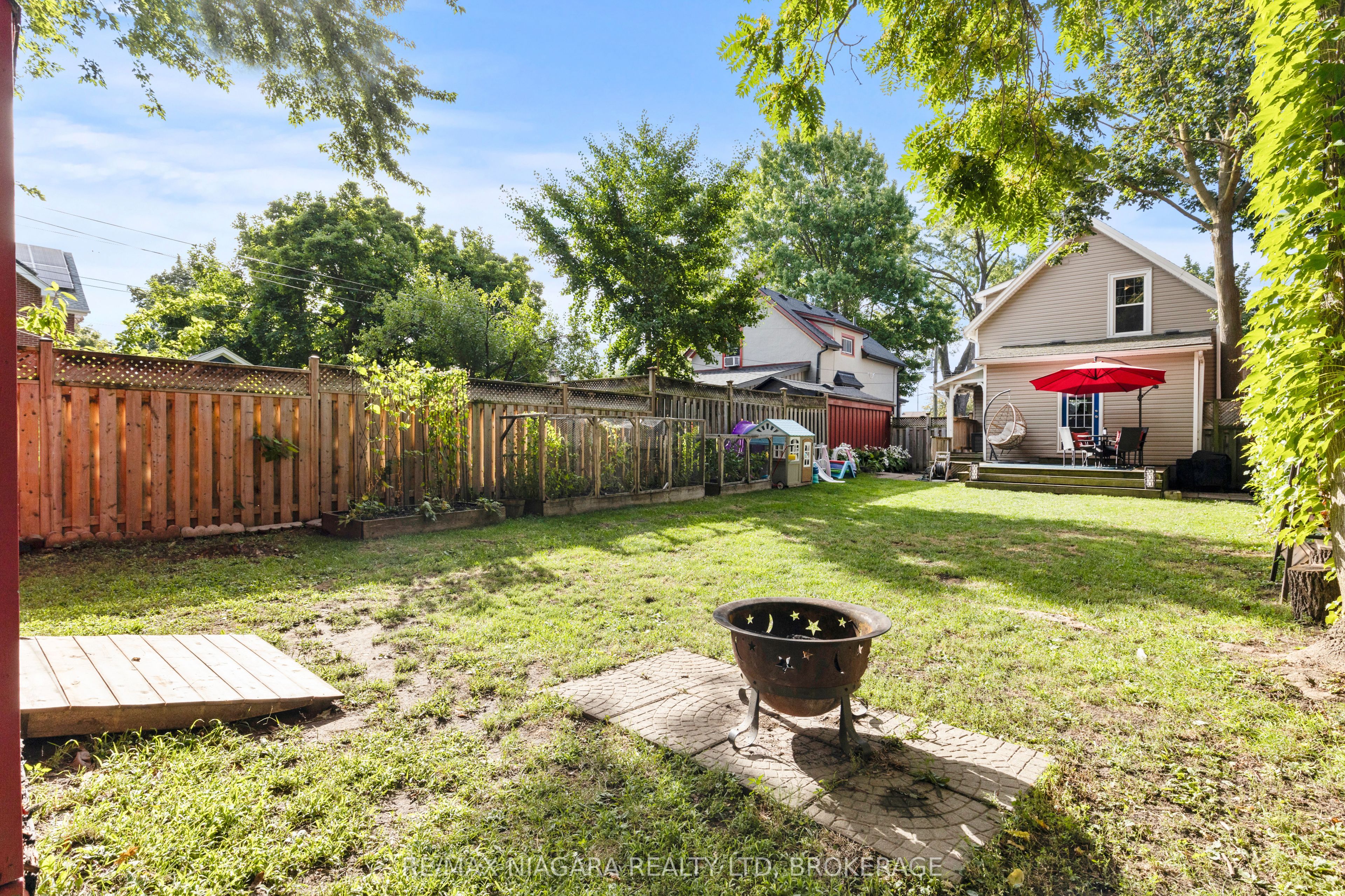 85 Maple Street Property Photo 24