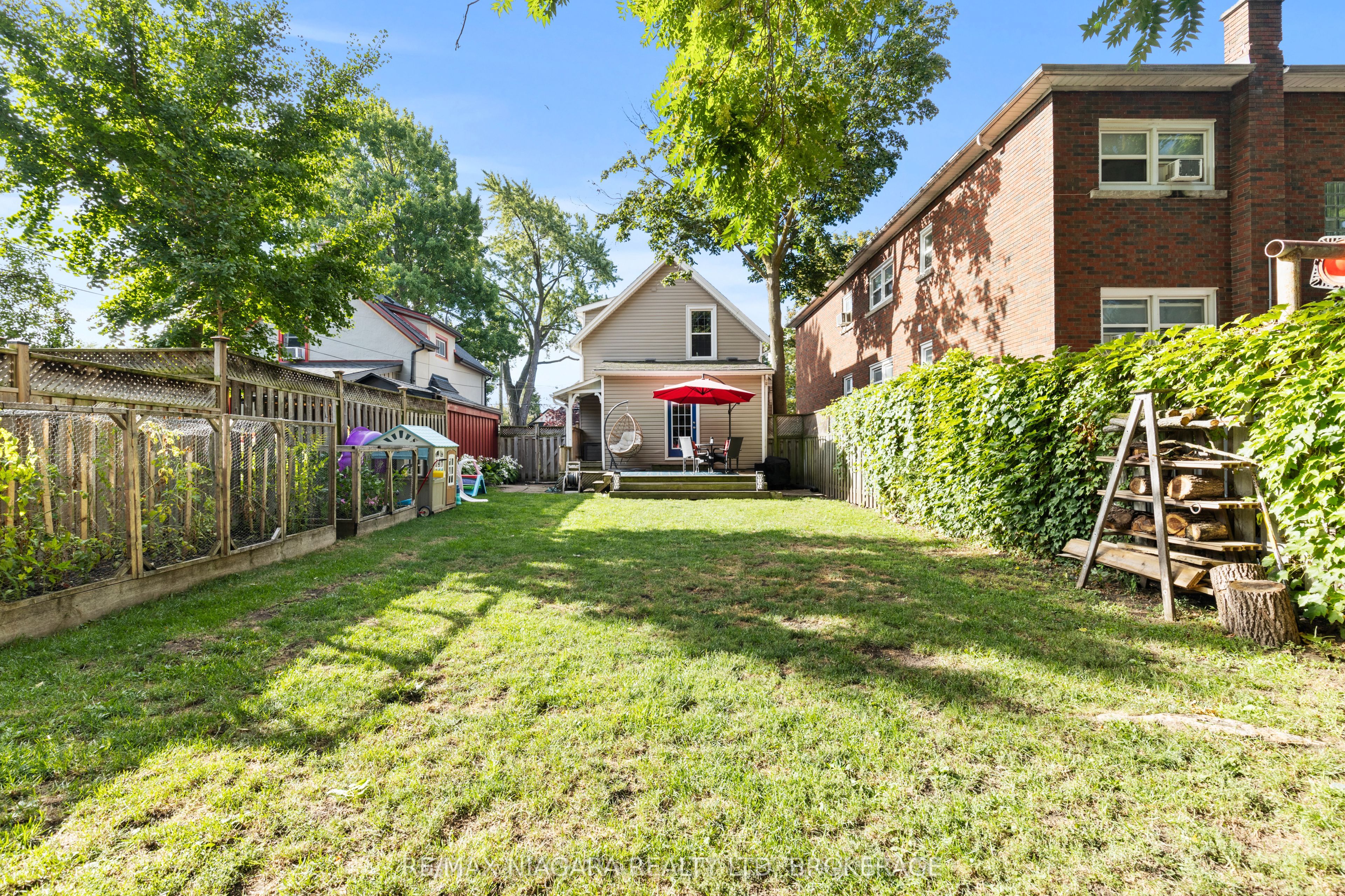 85 Maple Street Property Photo 25