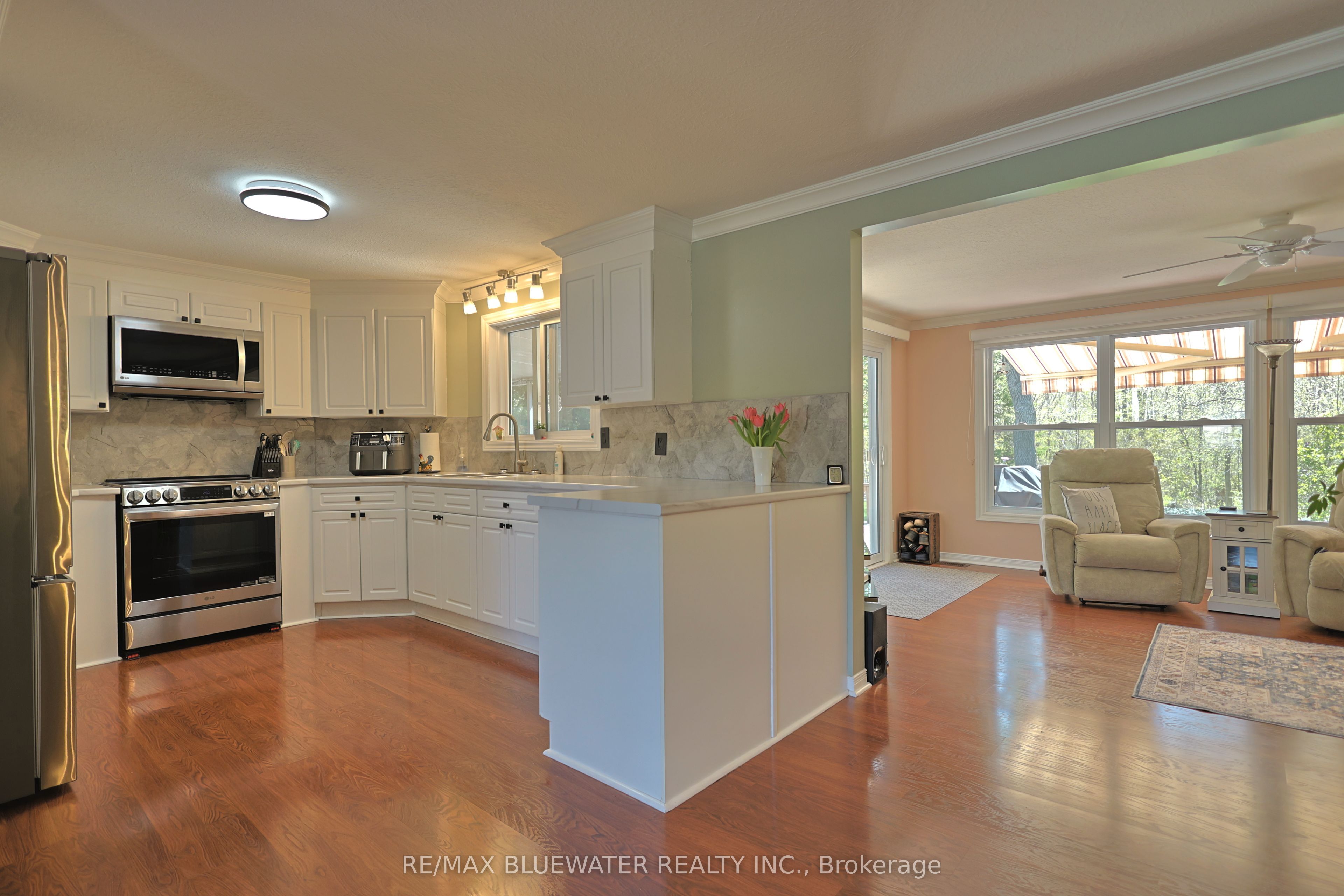 350 Shannon Boulevard Property Photo 20