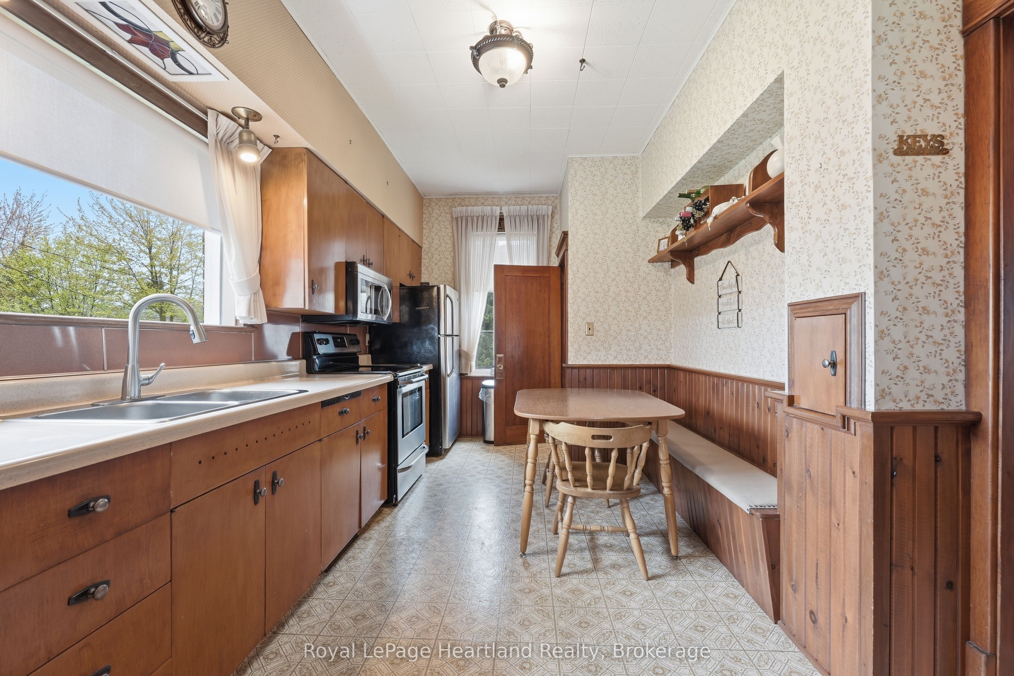 138 St. David Street Property Photo 6