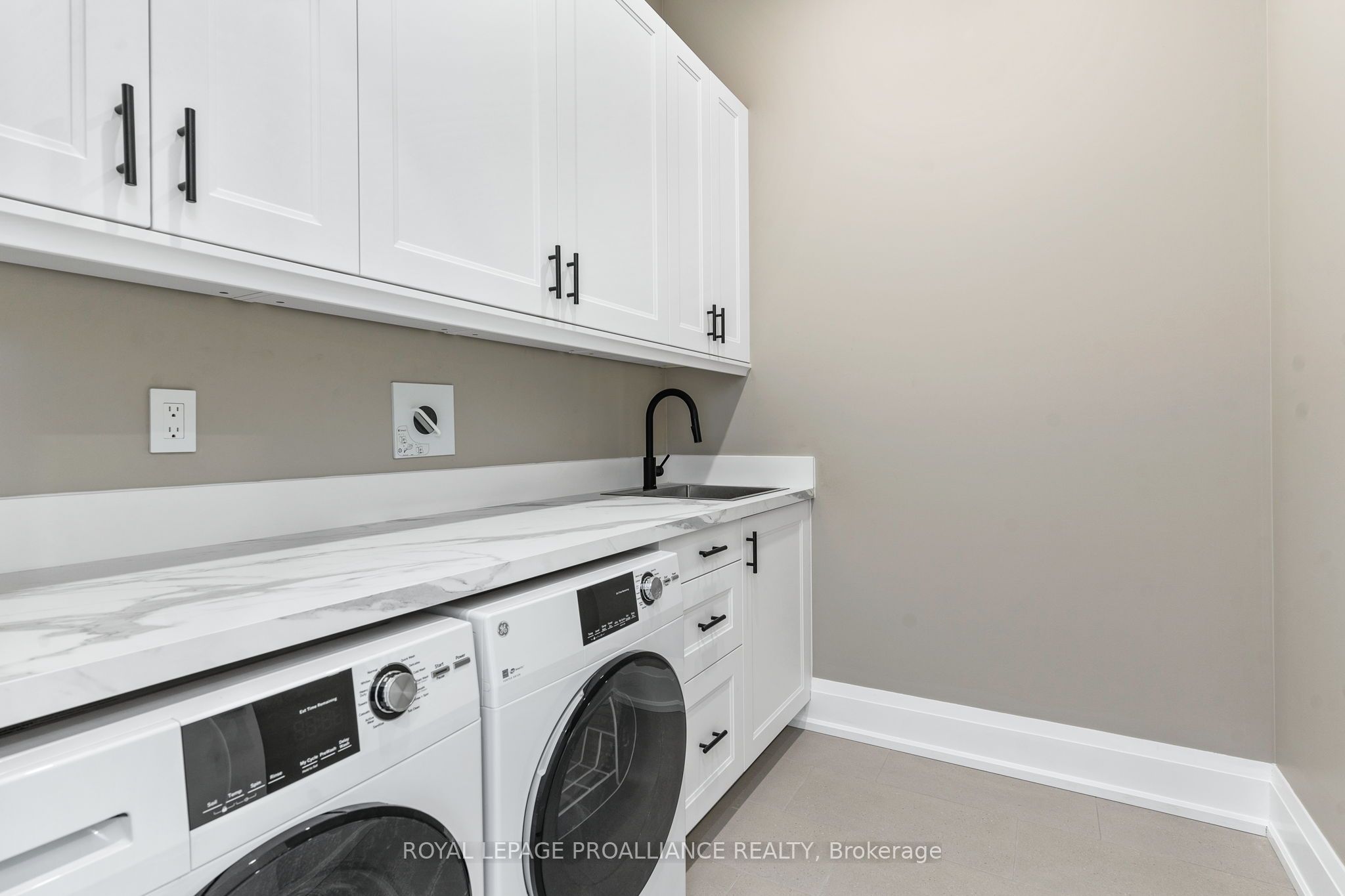 160 Sumcot Drive Property Photo 31