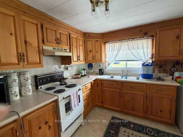 480 Kennedy Drive Property Photo 6