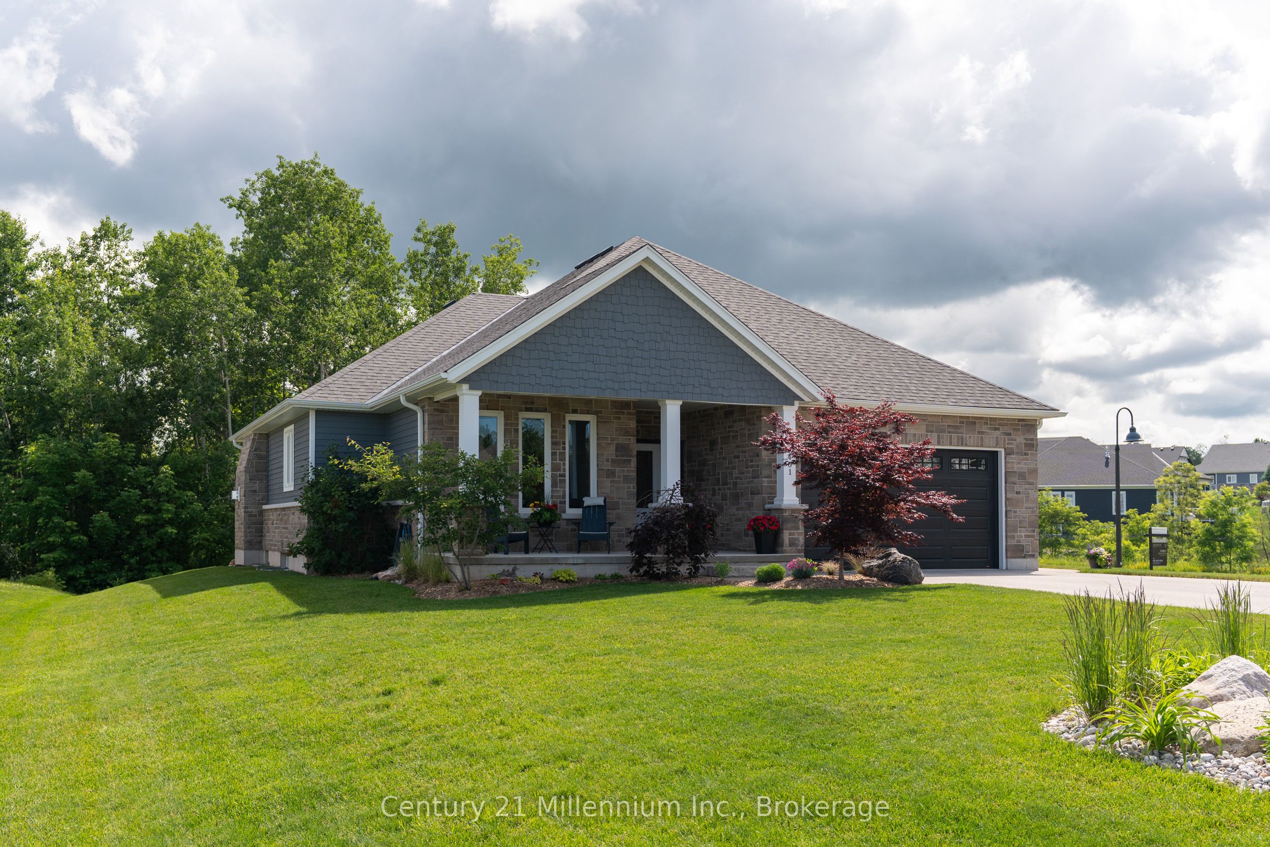401 Algoma Crescent Property Photo 2