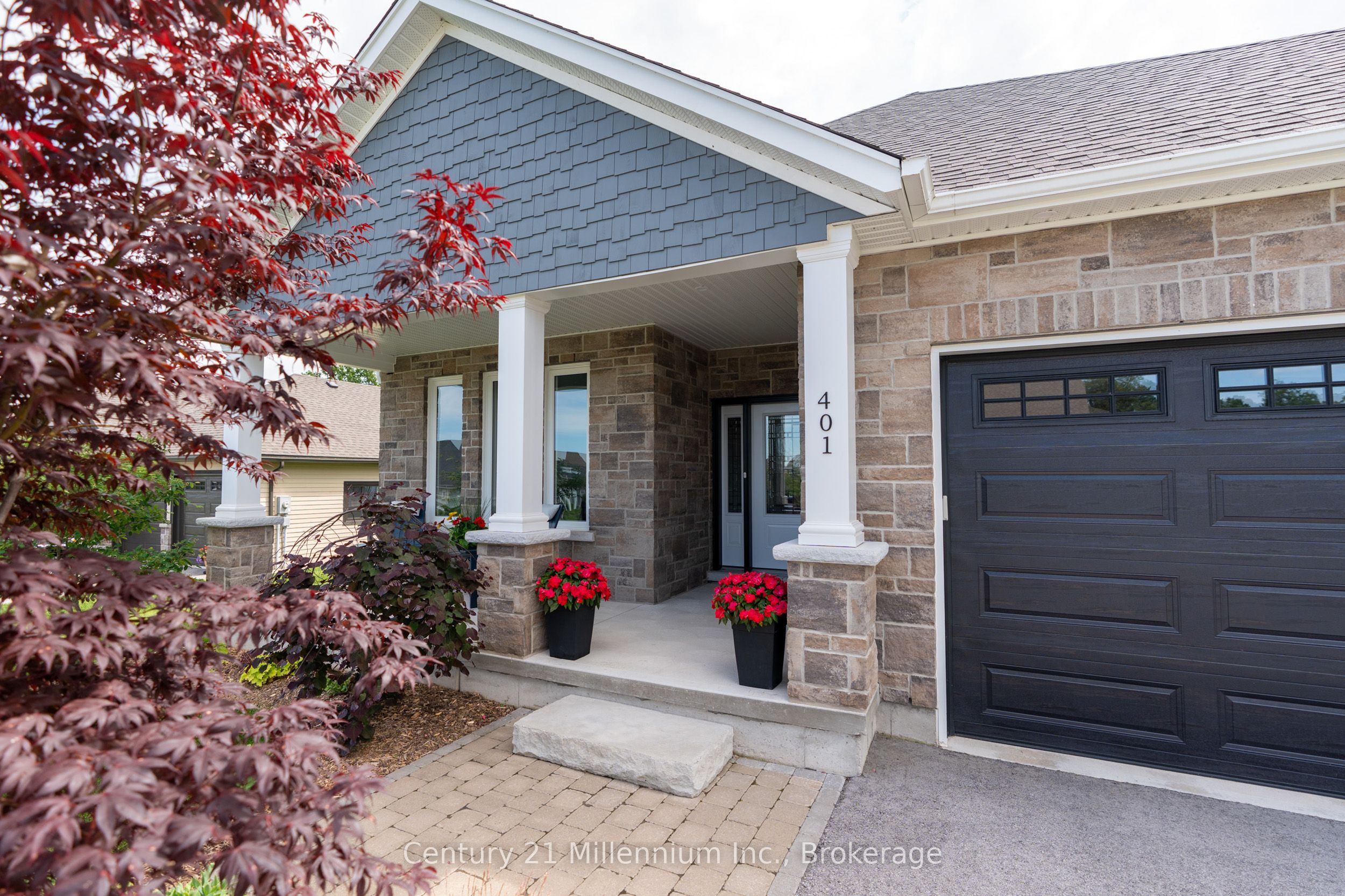 401 Algoma Crescent Property Photo 4