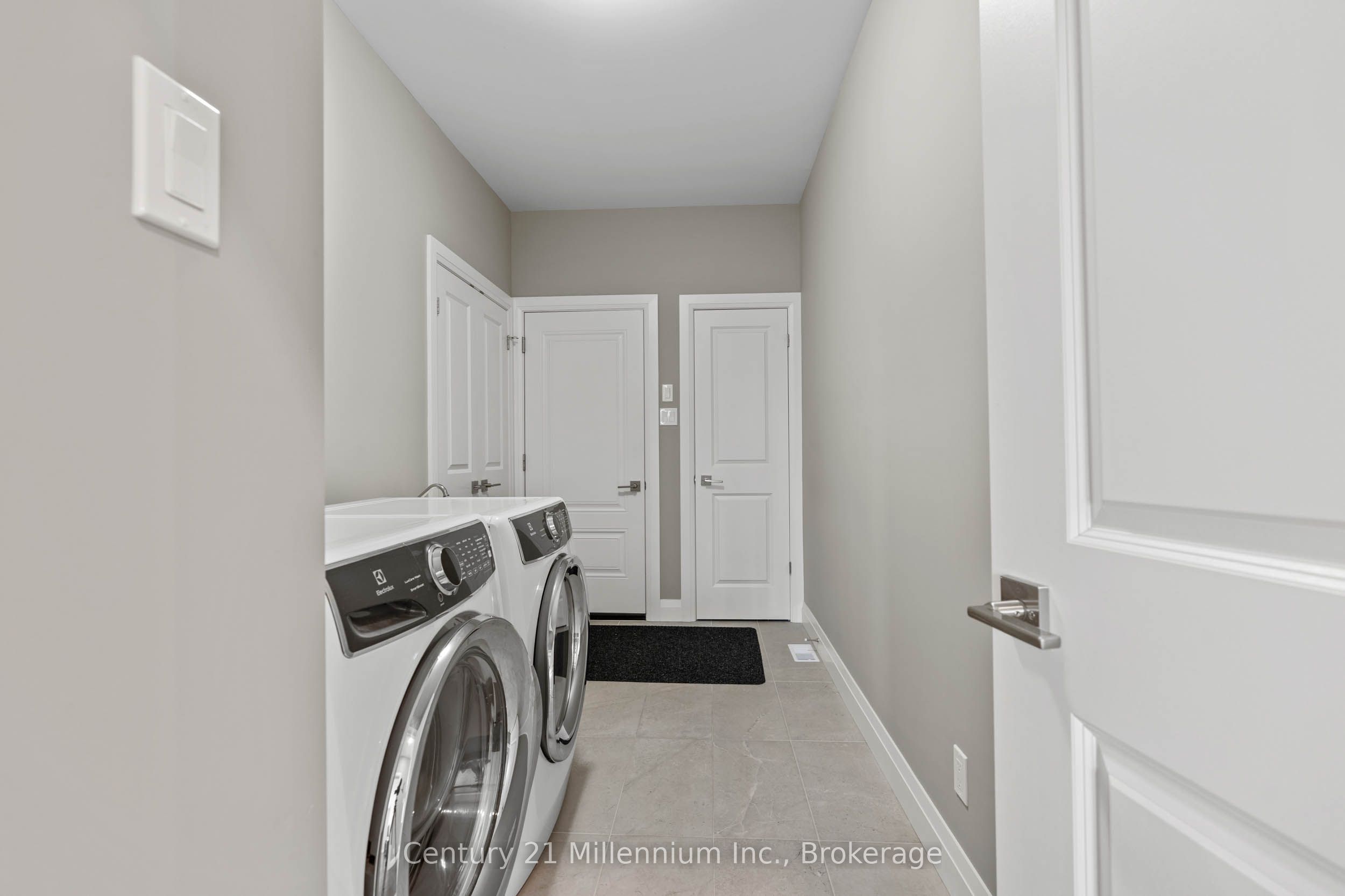 401 Algoma Crescent Property Photo 34
