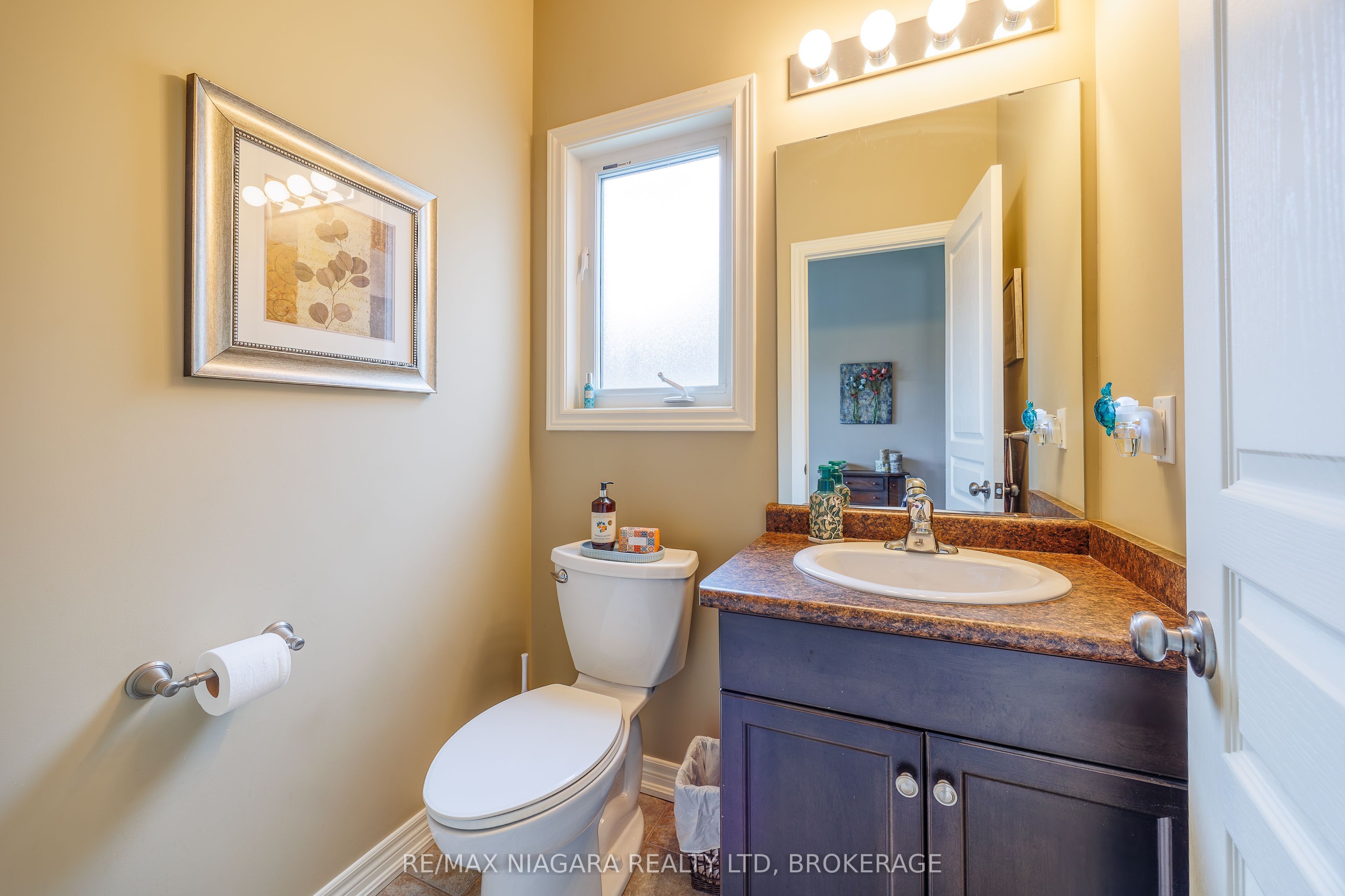 5744 Jake Crescent Property Photo 4