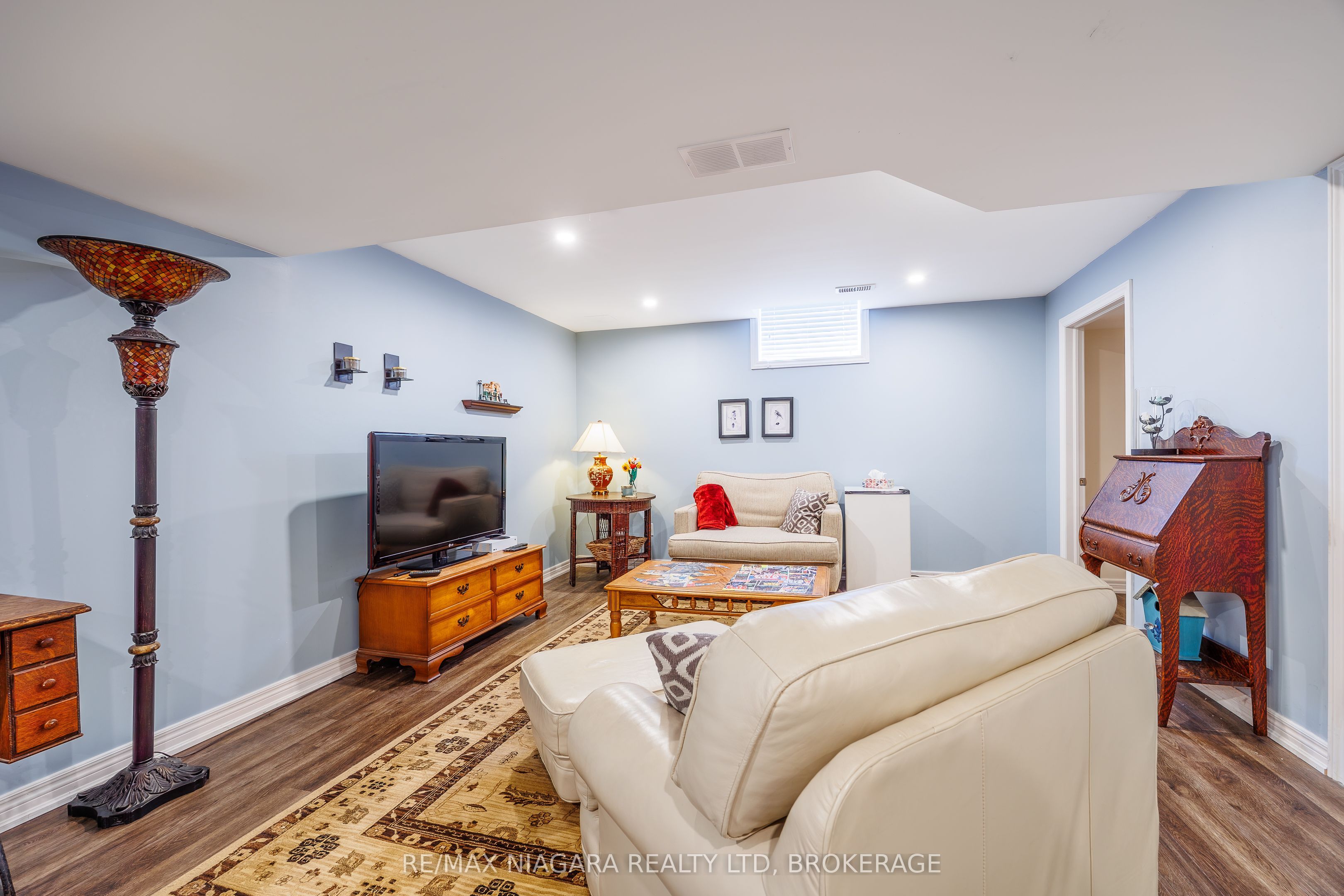 5744 Jake Crescent Property Photo 34