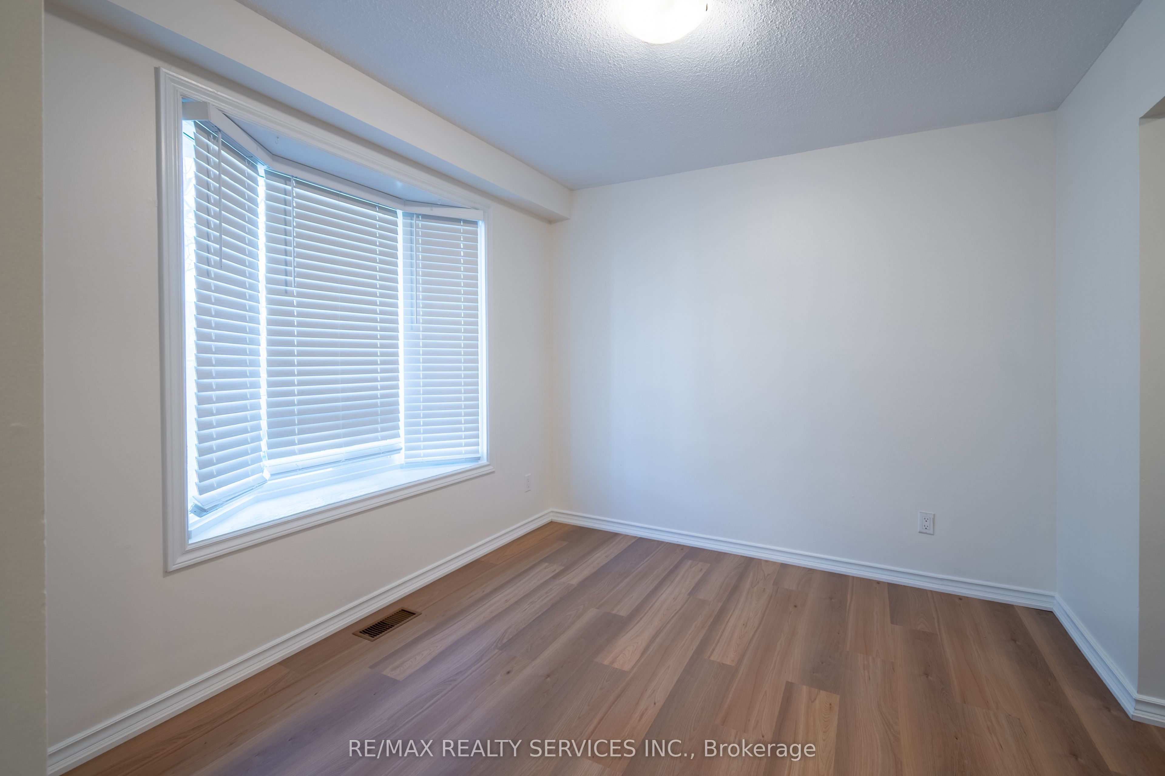 100 Brownleigh Avenue 176 Property Photo 6
