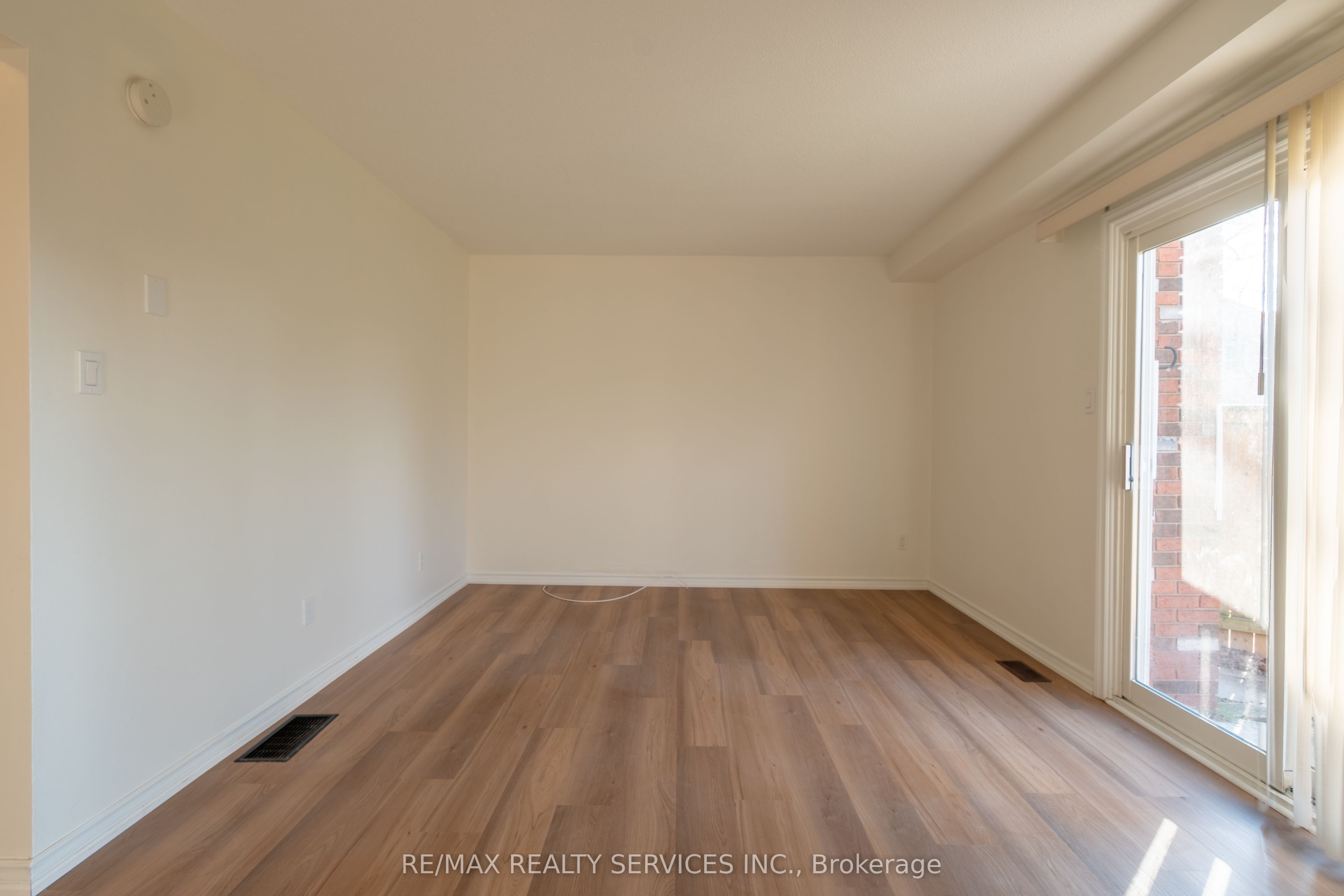 100 Brownleigh Avenue 176 Property Photo 13
