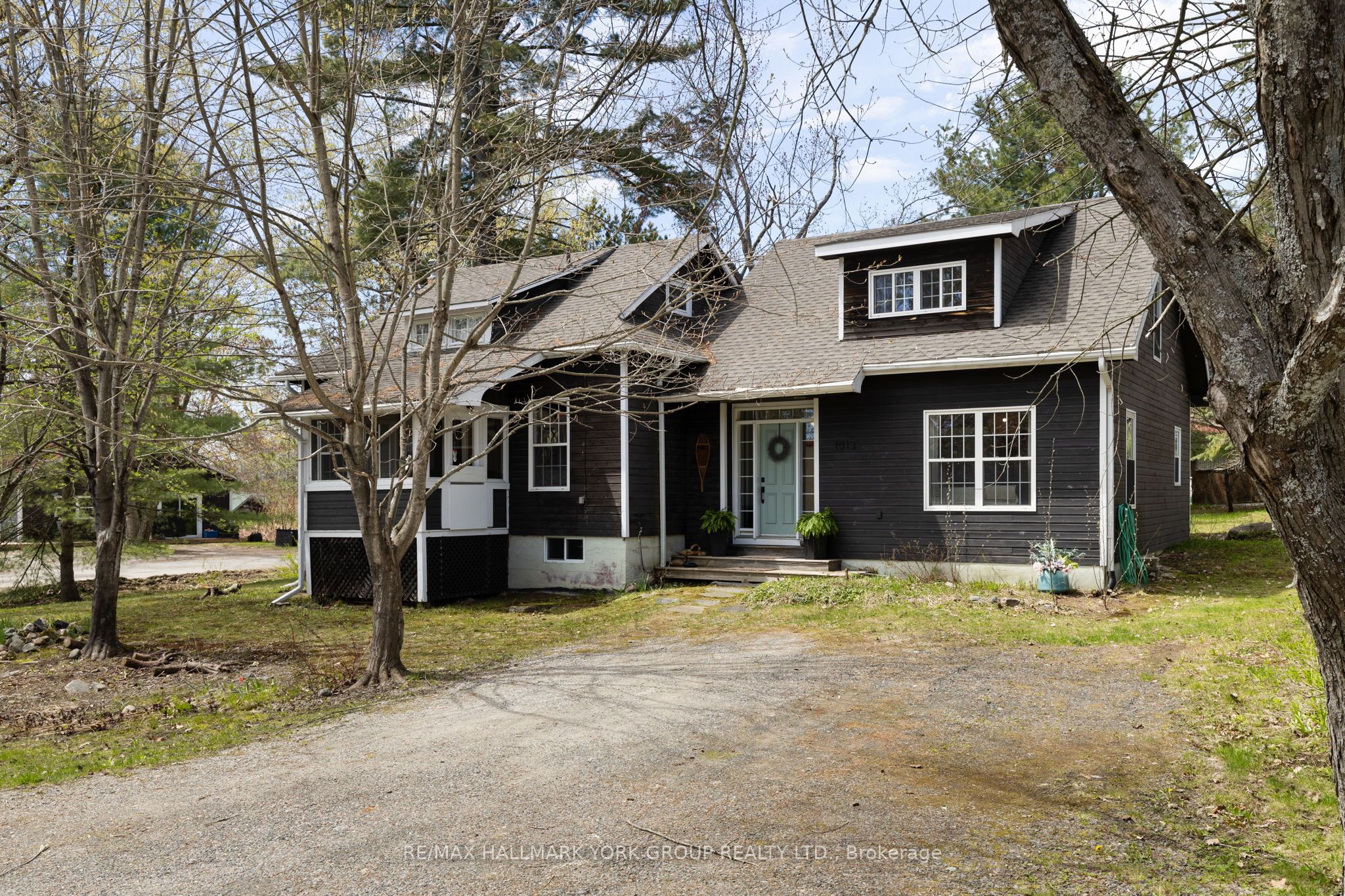 1013 Grey Street Property Photo 1
