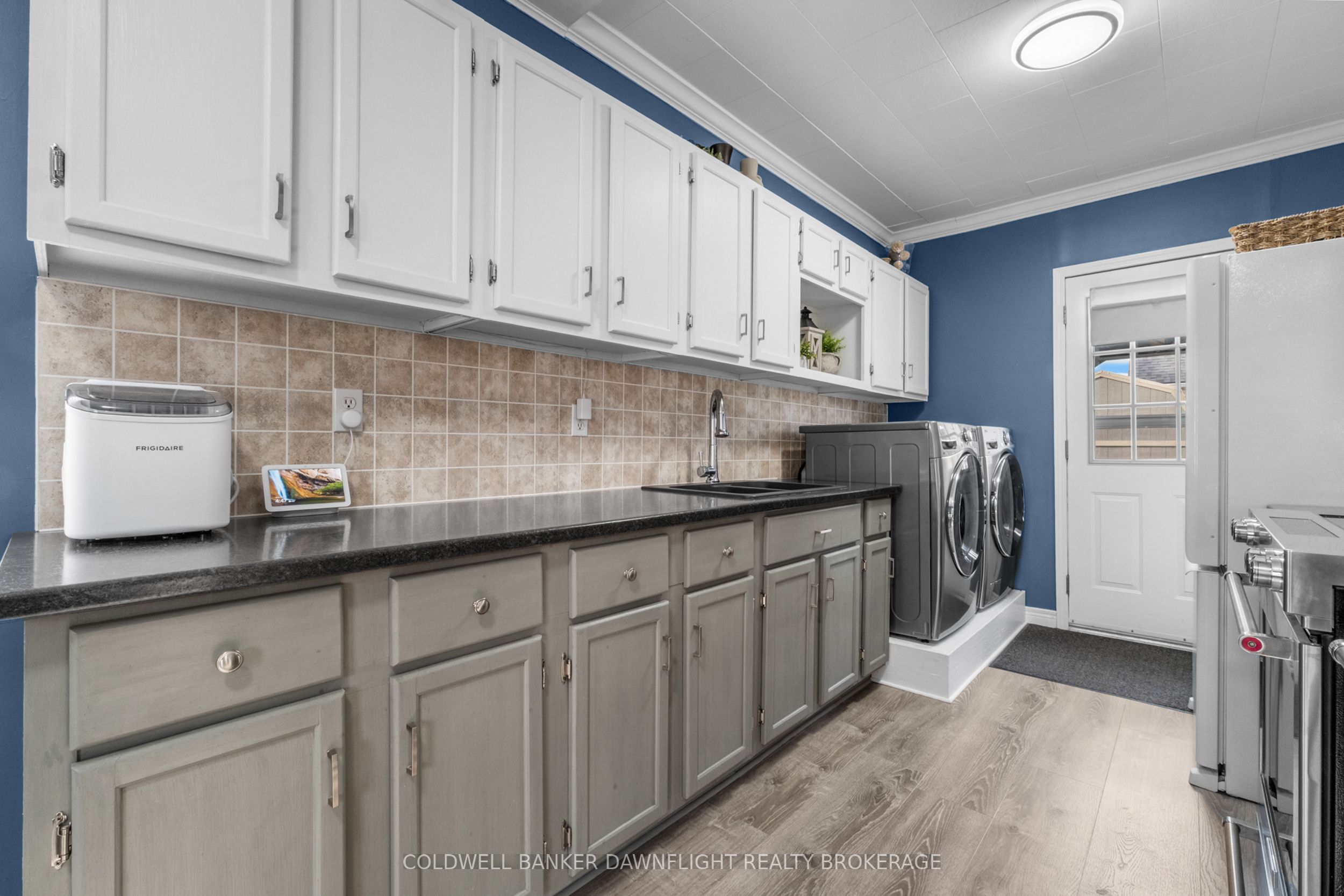 383 William Street Property Photo 15
