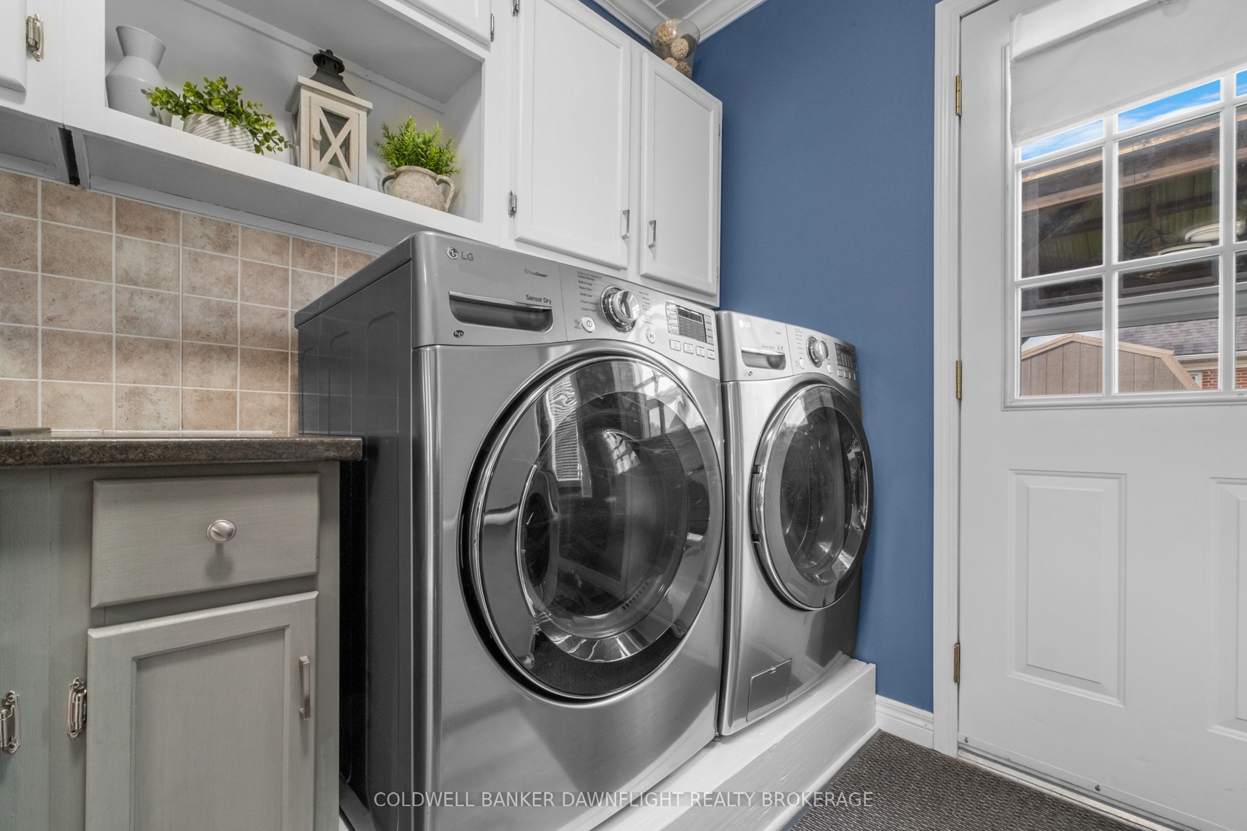 383 William Street Property Photo 16