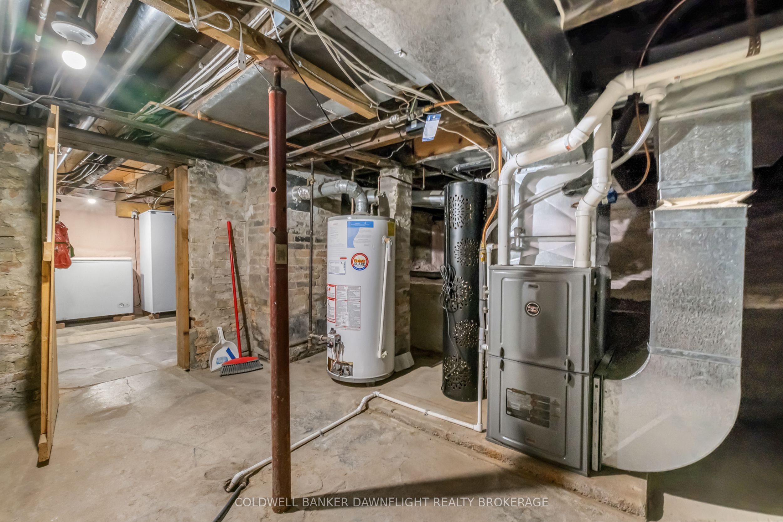 383 William Street Property Photo 26