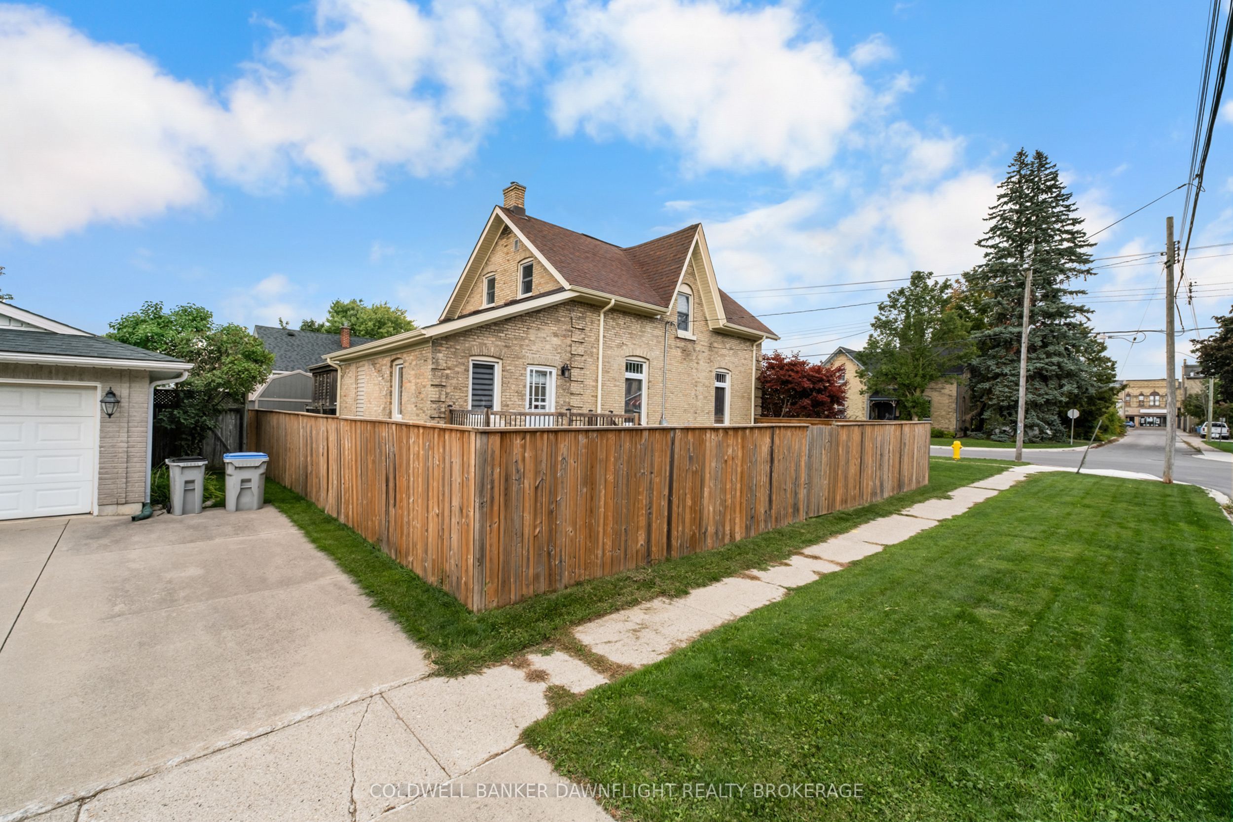 383 William Street Property Photo 33