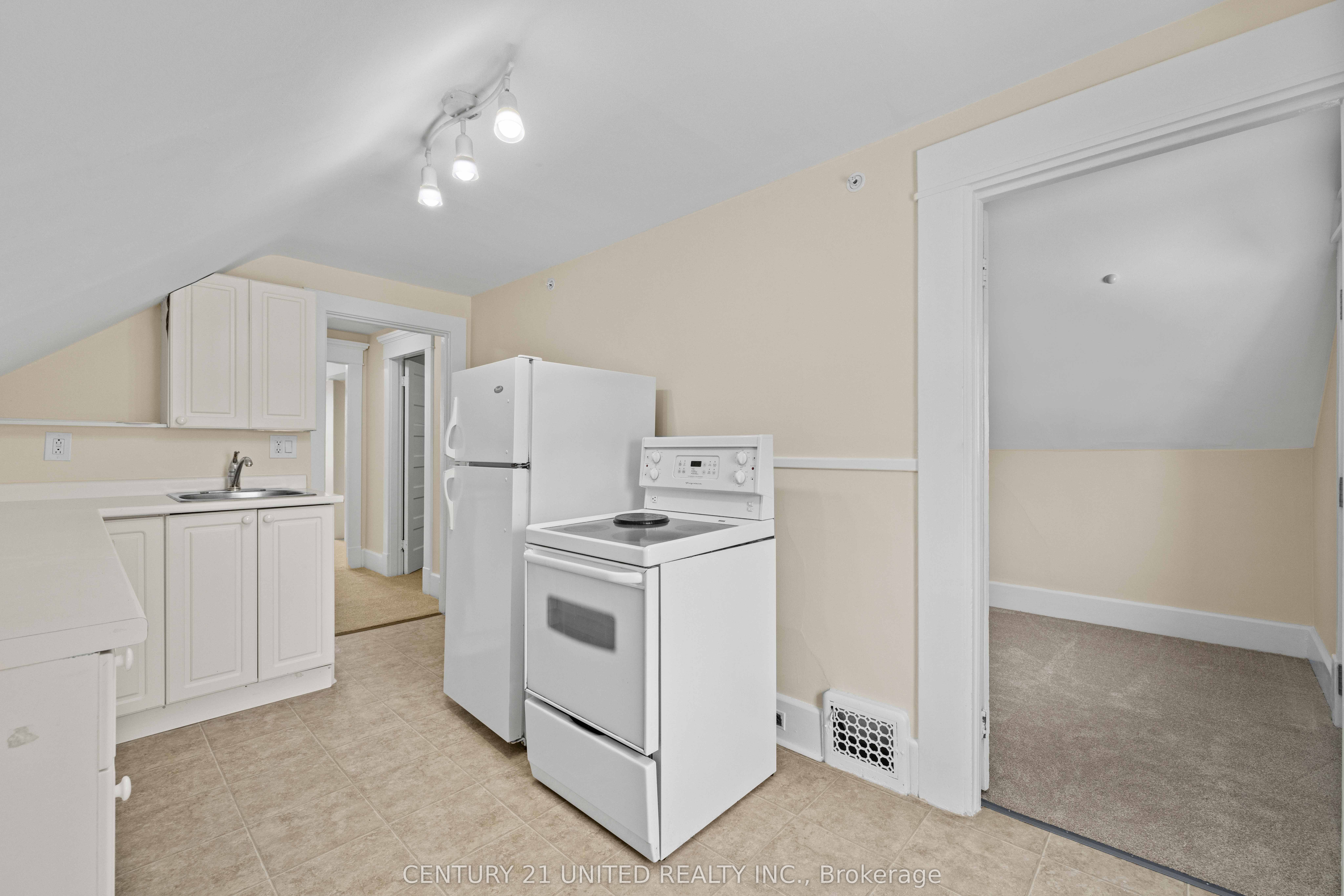 375 Downie Street Property Photo 33