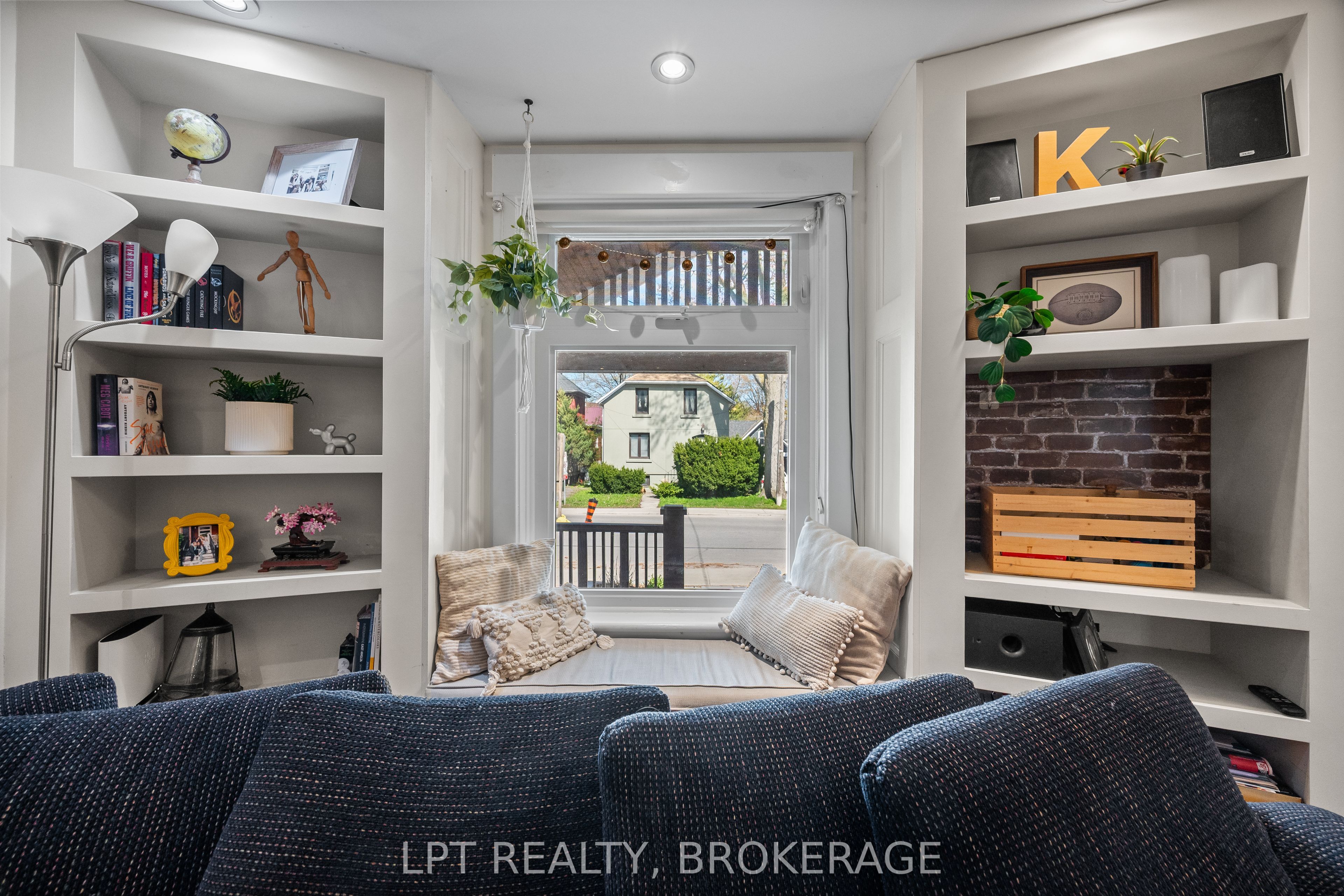 570 Frontenac Street Property Photo 8