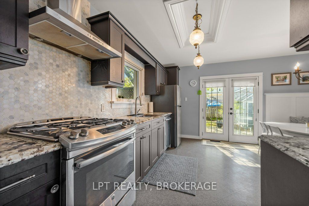 570 Frontenac Street Property Photo 9