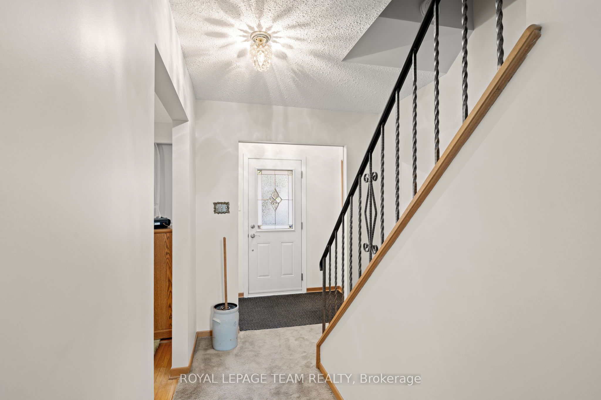7 Centrepark Drive Property Photo 3