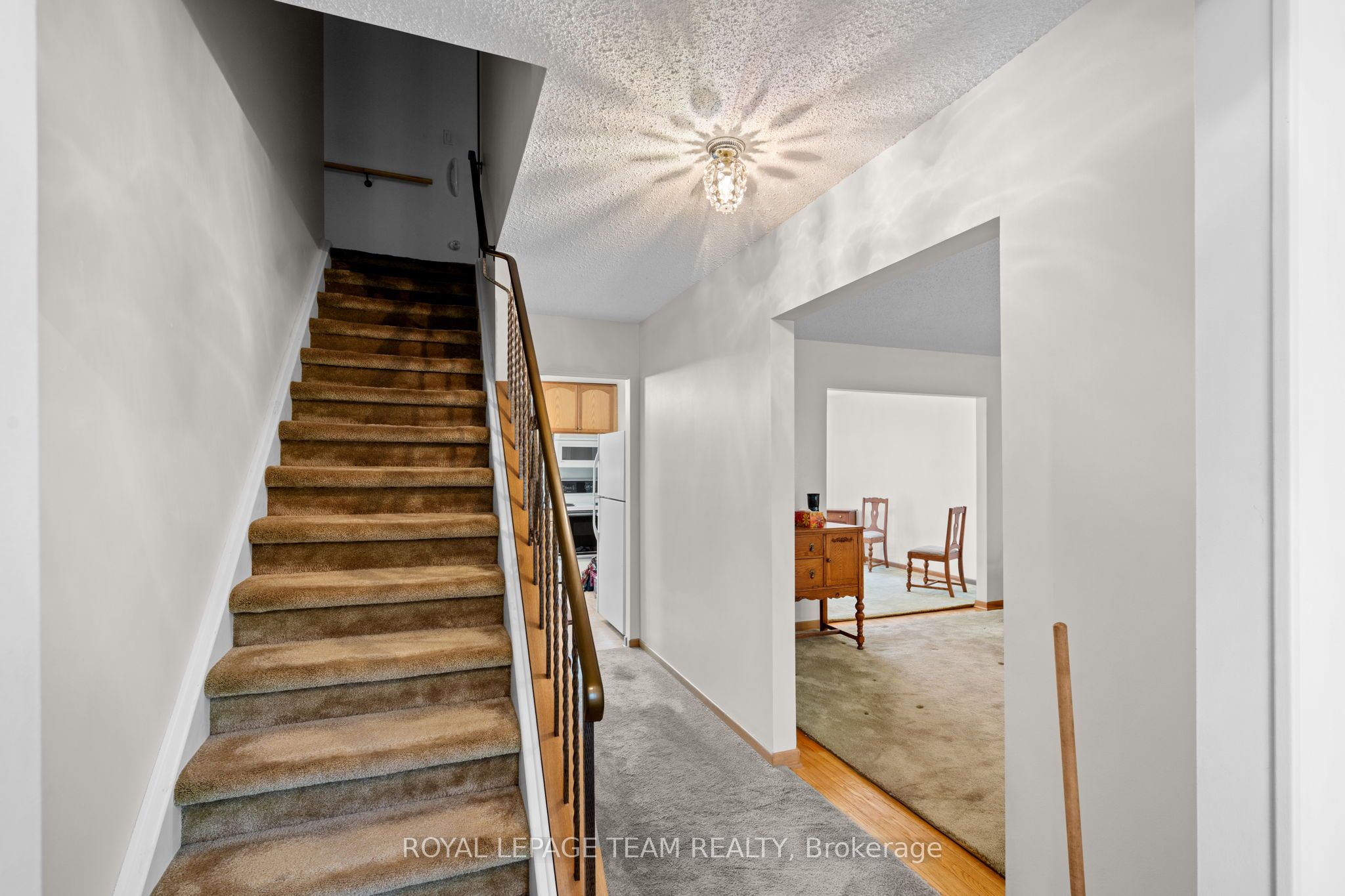 7 Centrepark Drive Property Photo 4