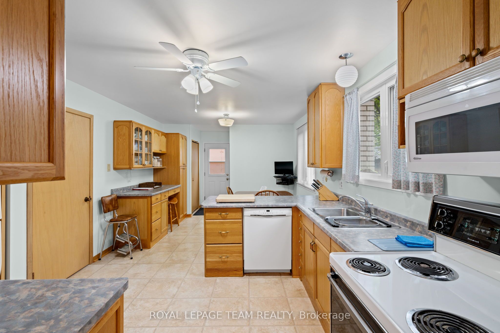 7 Centrepark Drive Property Photo 11
