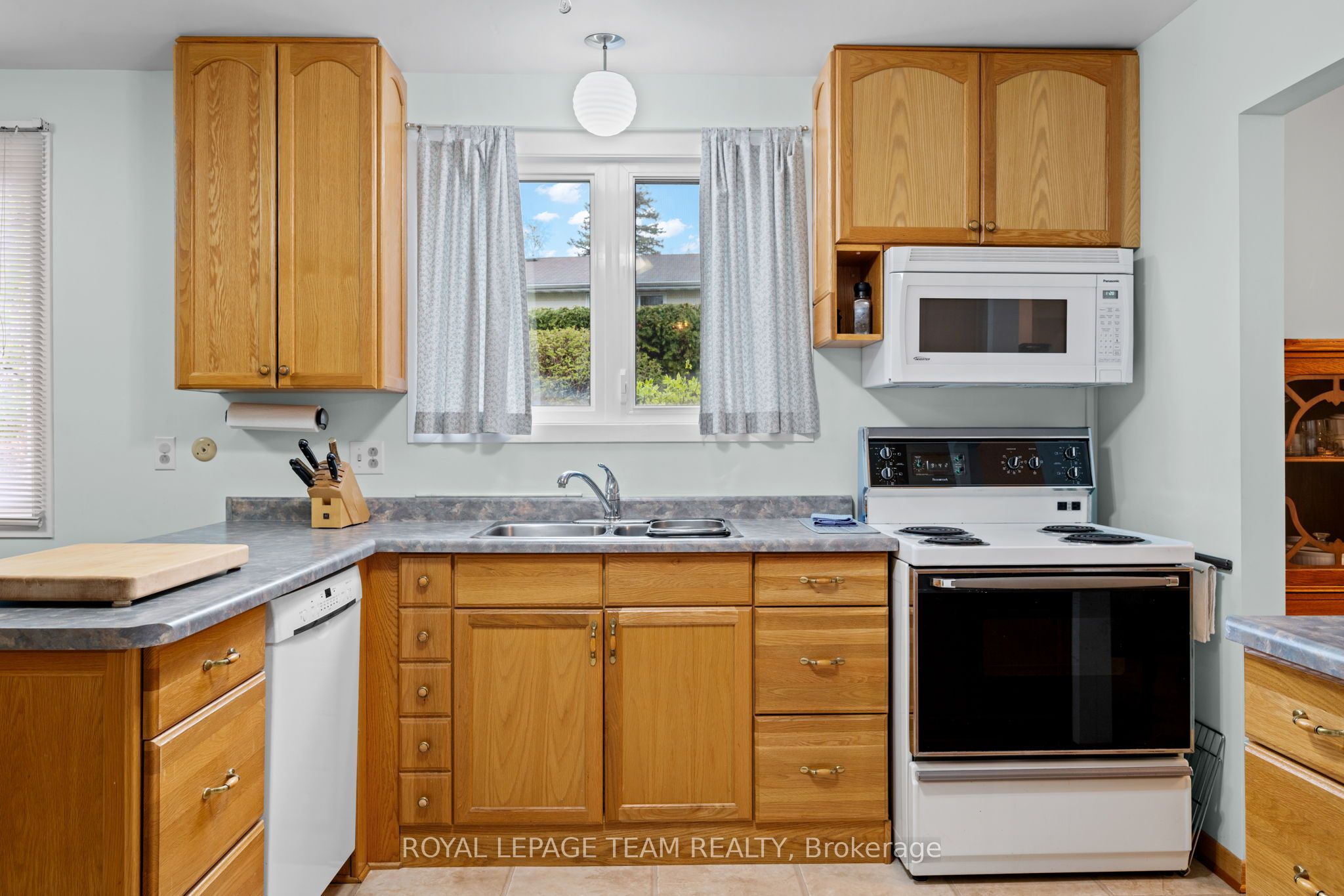 7 Centrepark Drive Property Photo 12
