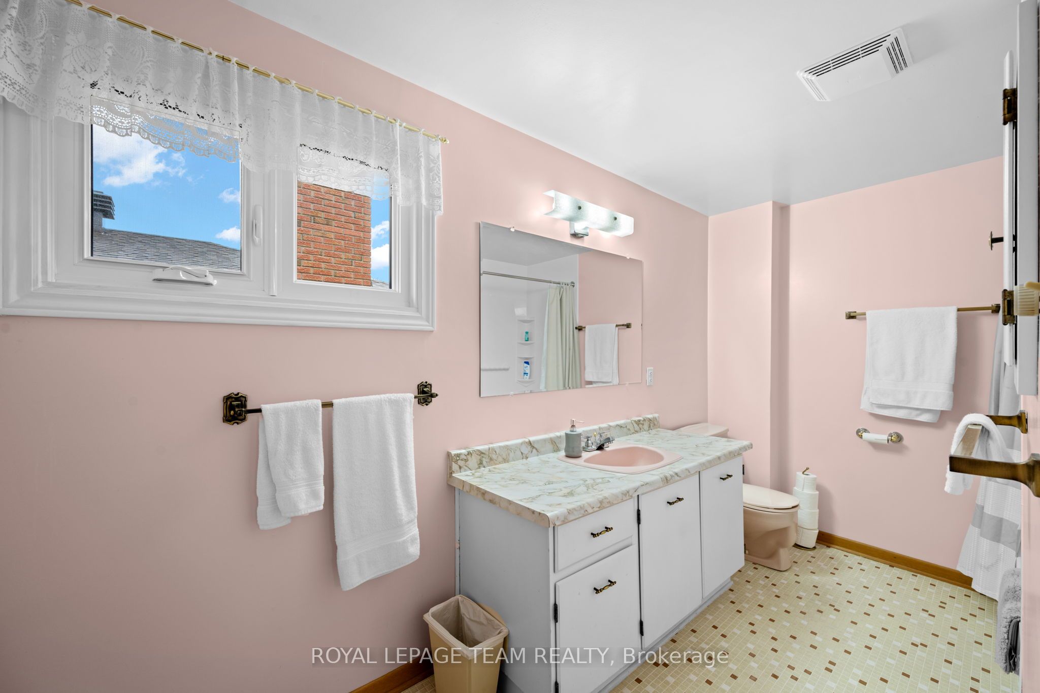 7 Centrepark Drive Property Photo 25