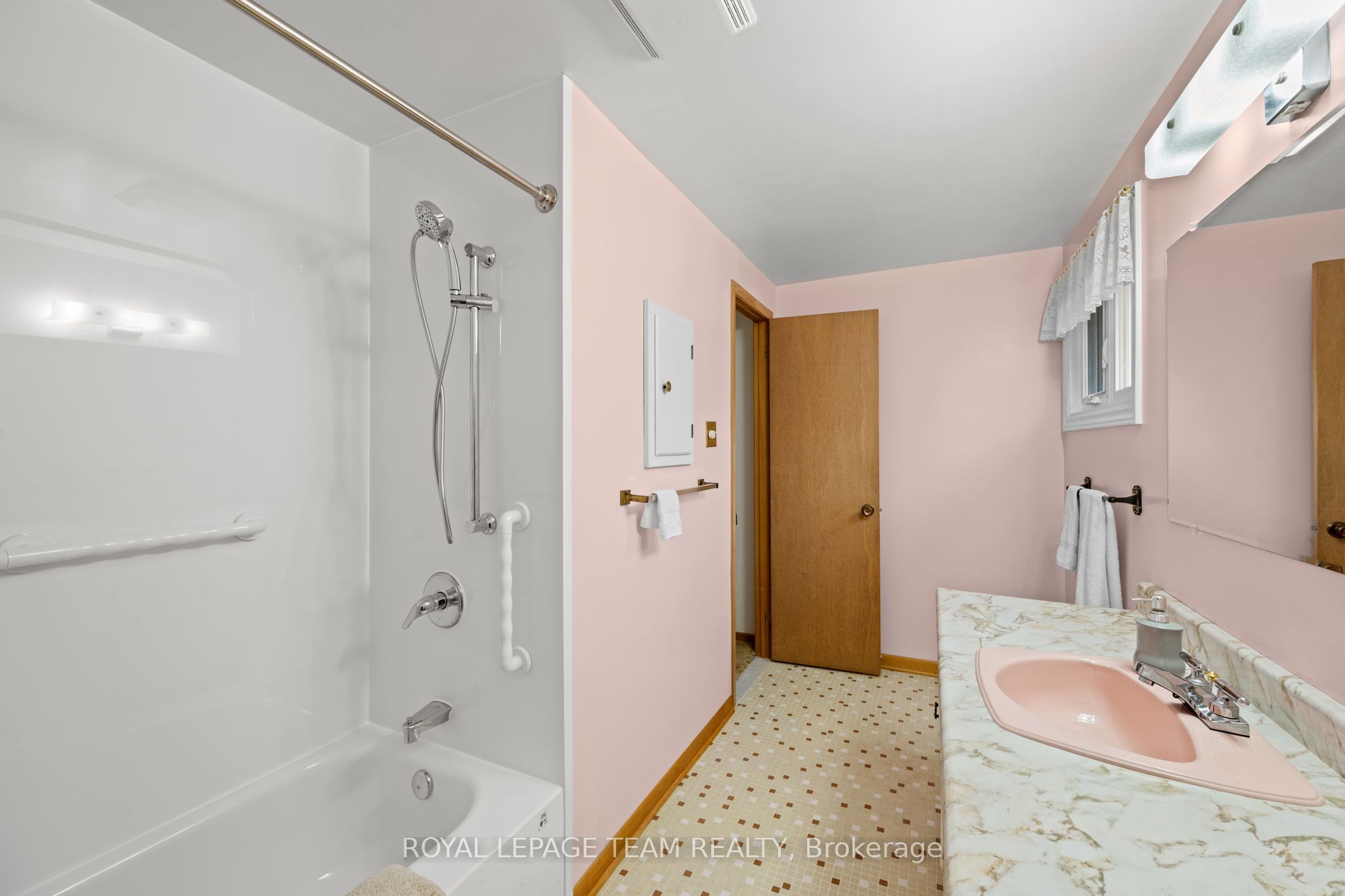 7 Centrepark Drive Property Photo 26