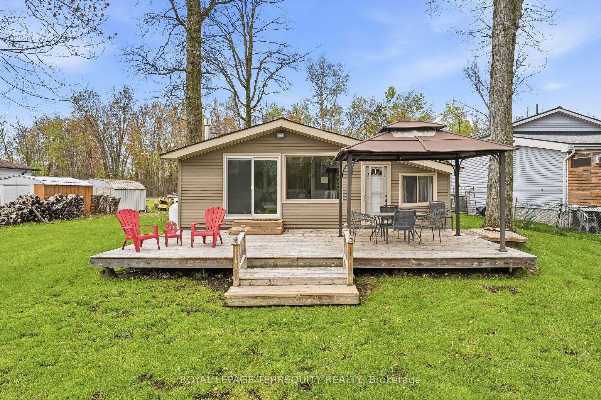 49 River Road W Property Photo 1