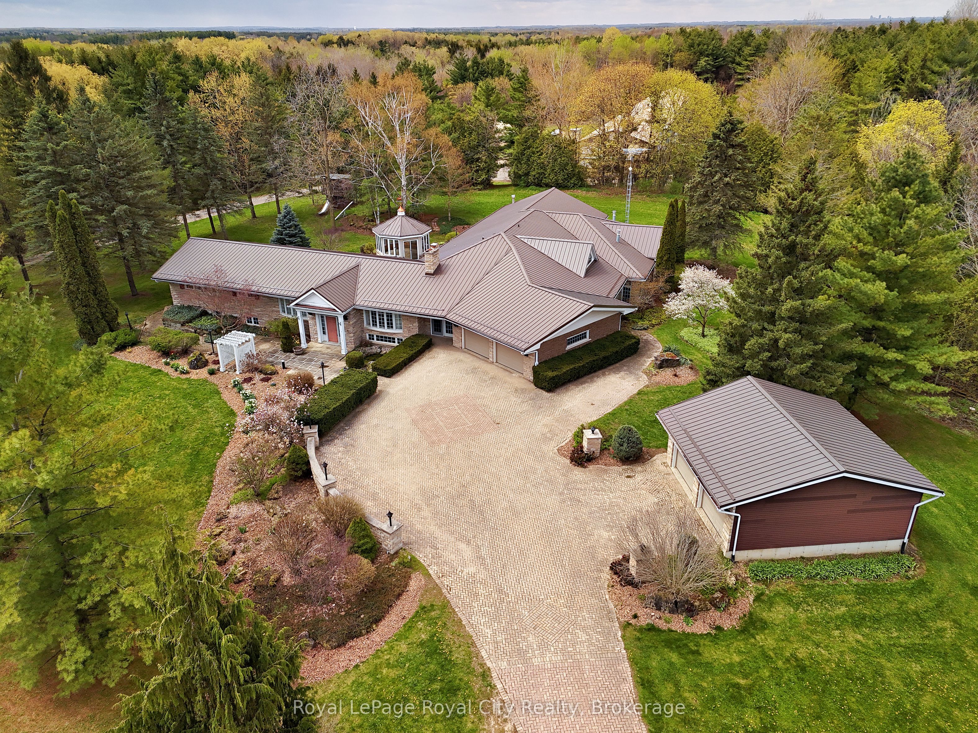4646 Sideroad 20 N Property Photo 1