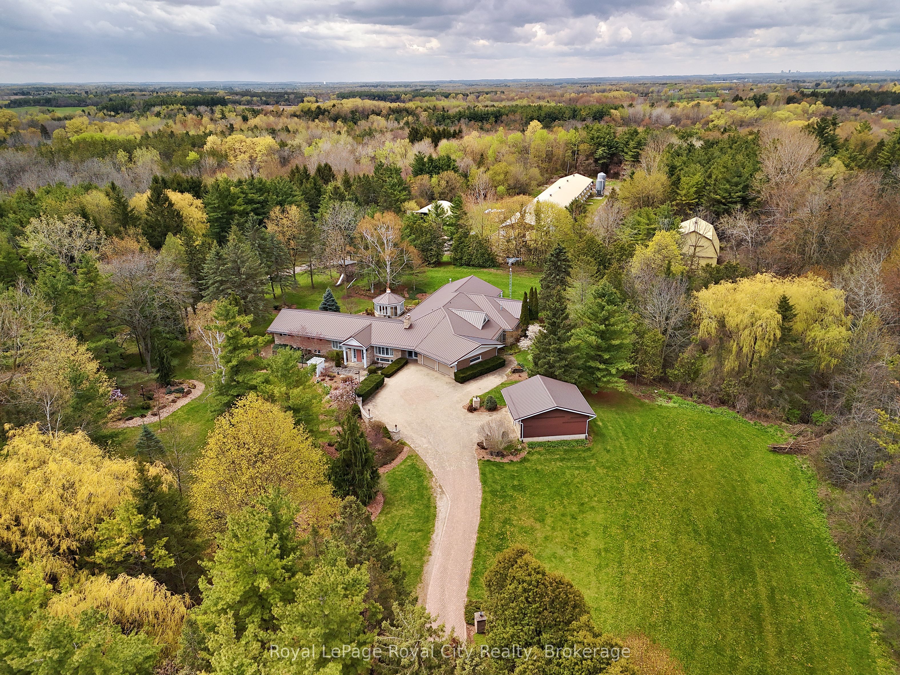 4646 Sideroad 20 N Property Photo 6