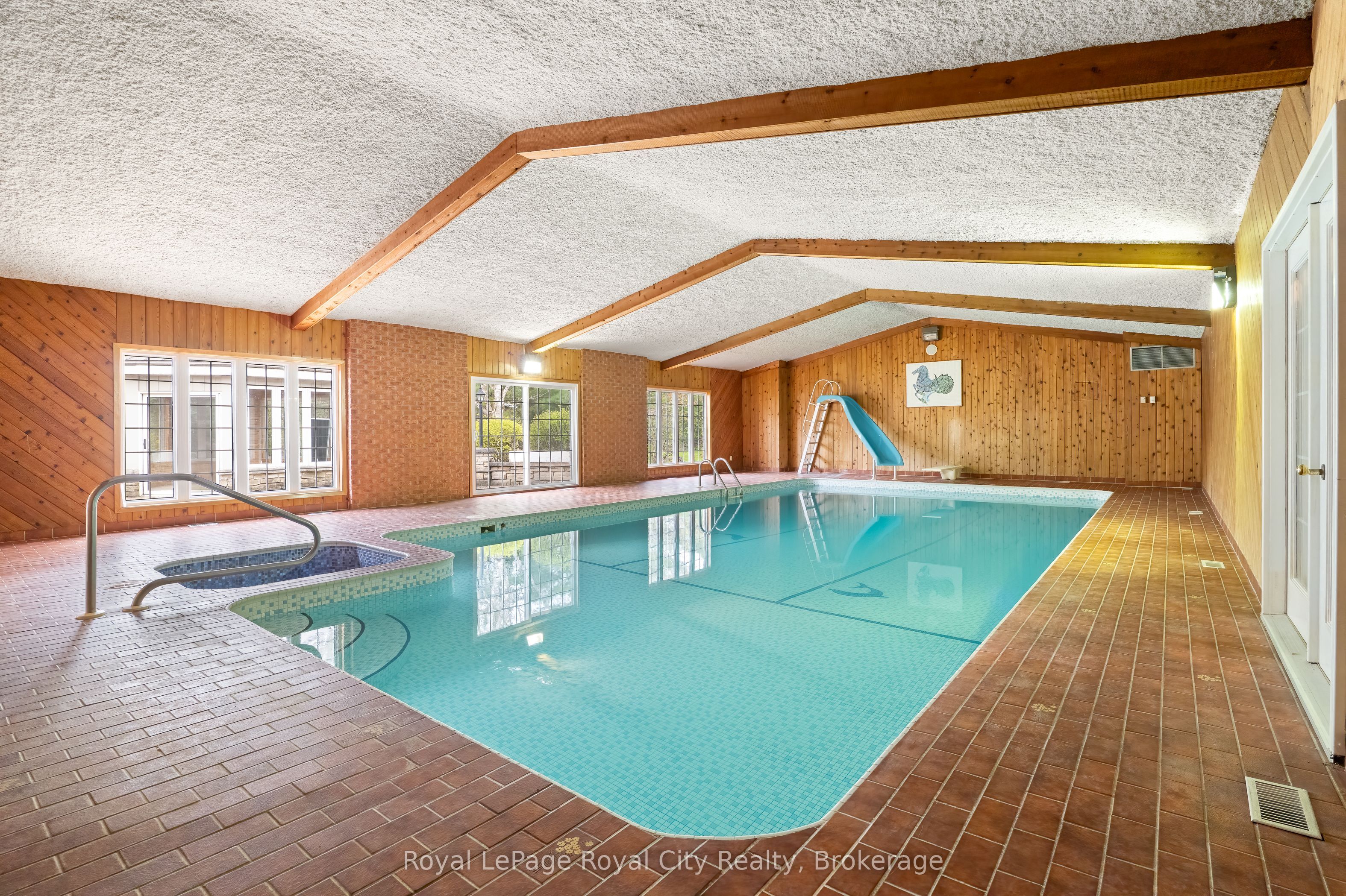 4646 Sideroad 20 N Property Photo 15