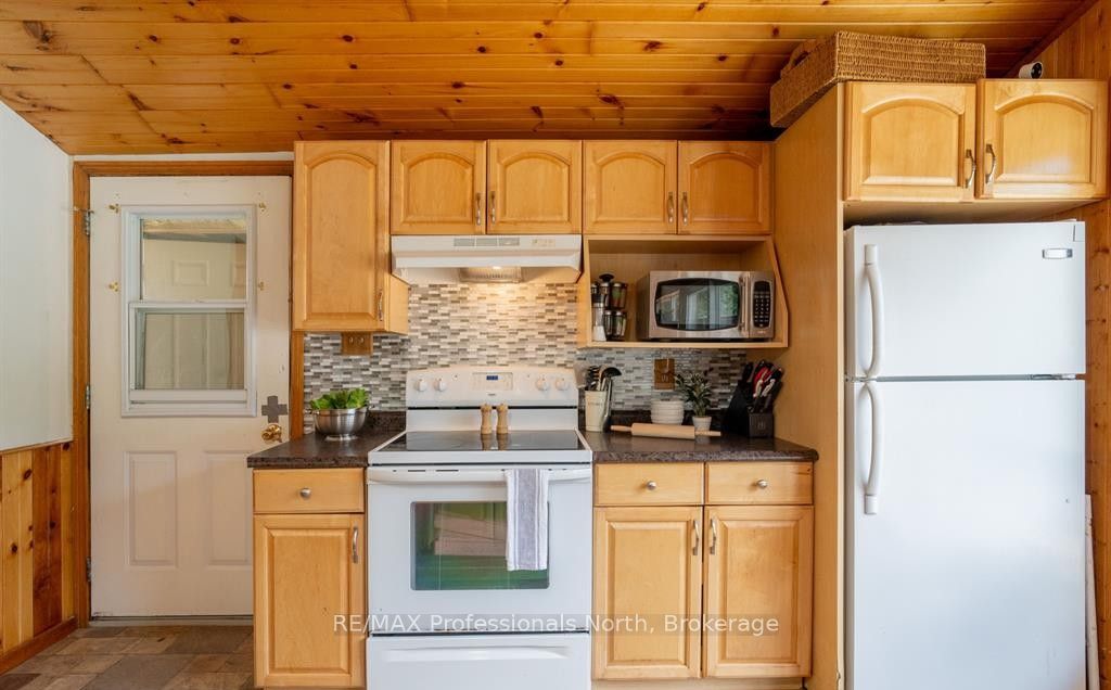 899 Katrine Road Property Photo 10
