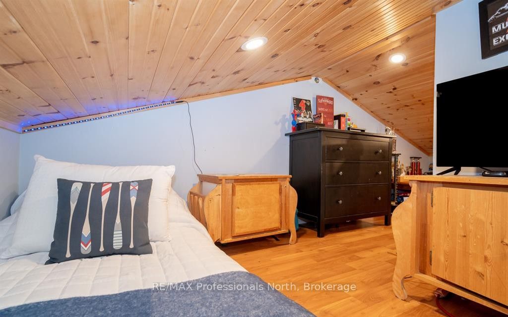 899 Katrine Road Property Photo 28