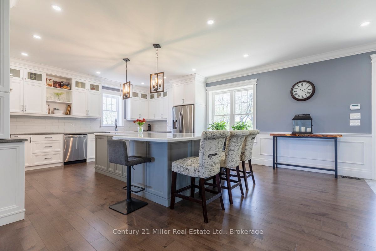 5583 Third Line Property Photo 5