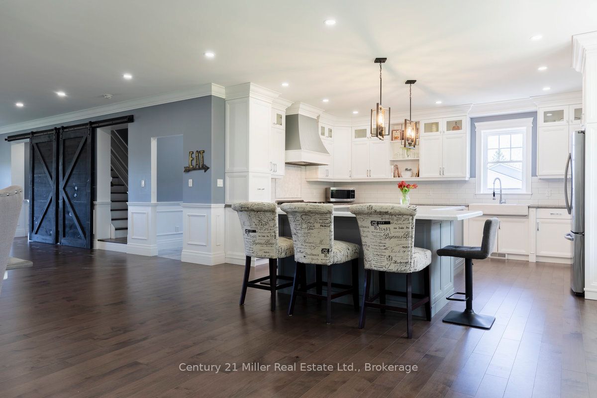 5583 Third Line Property Photo 6