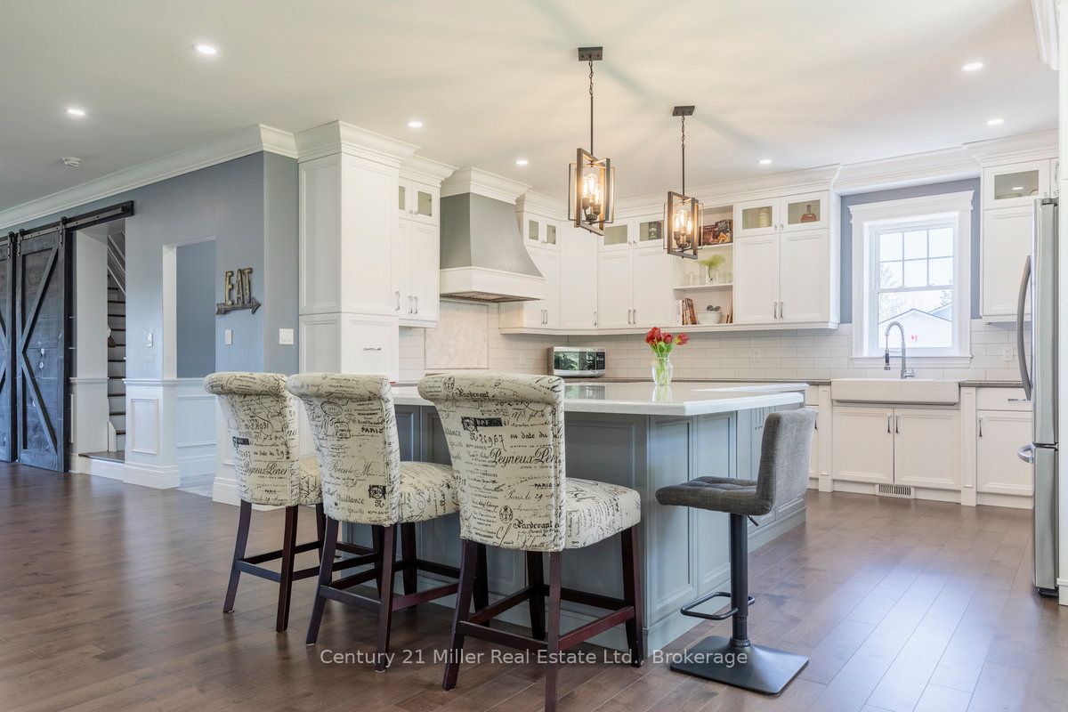 5583 Third Line Property Photo 7