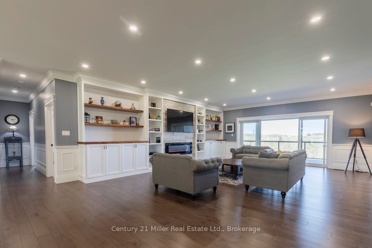 5583 Third Line Property Photo 9