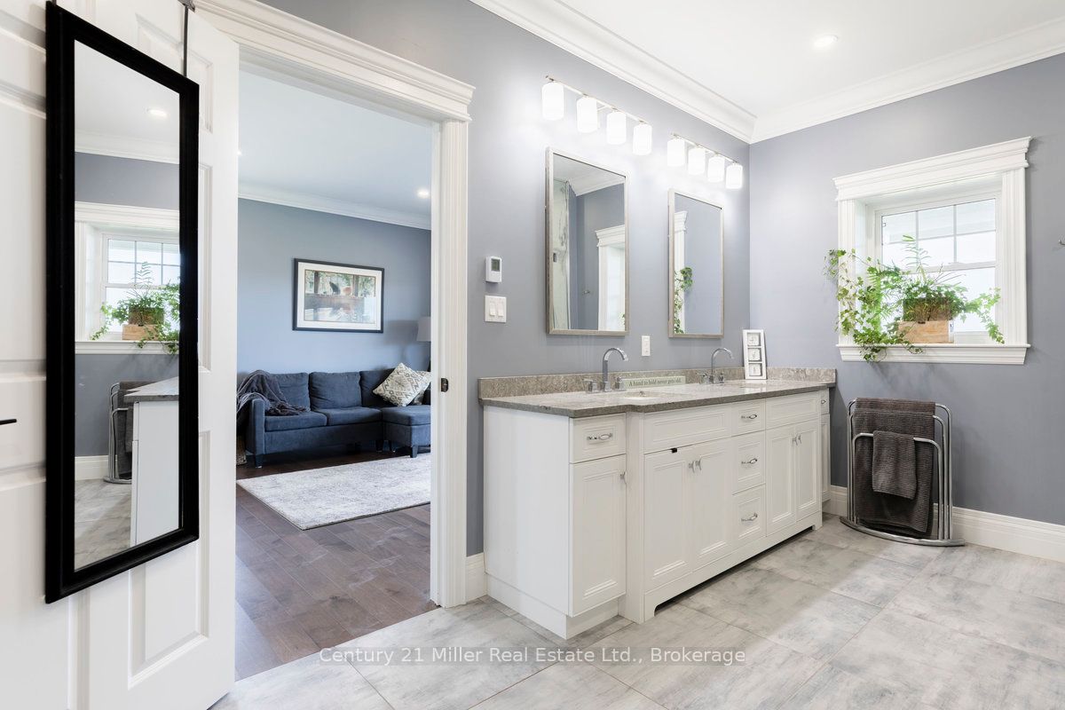 5583 Third Line Property Photo 16