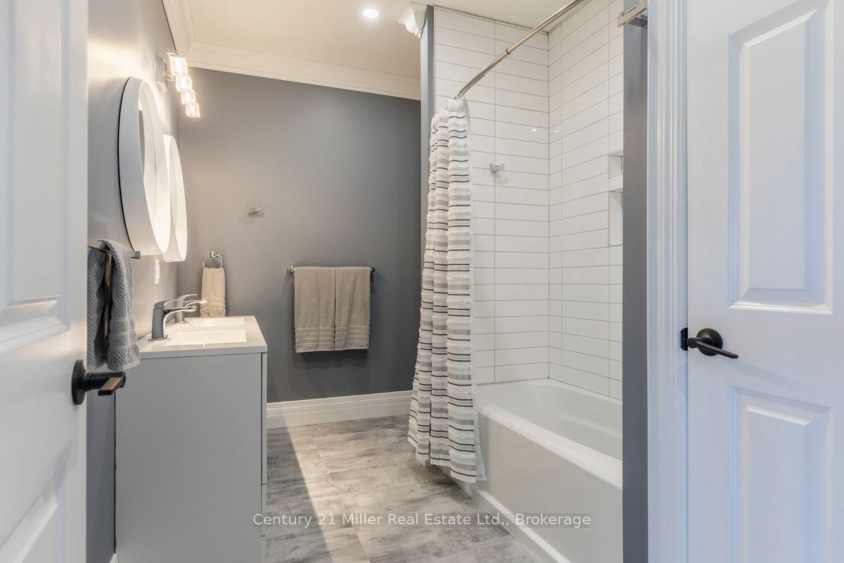 5583 Third Line Property Photo 34