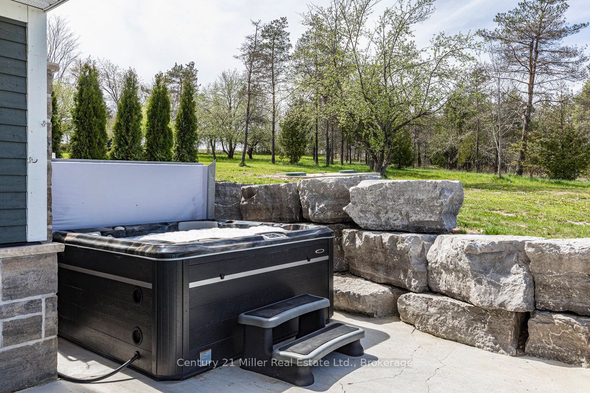 5583 Third Line Property Photo 38