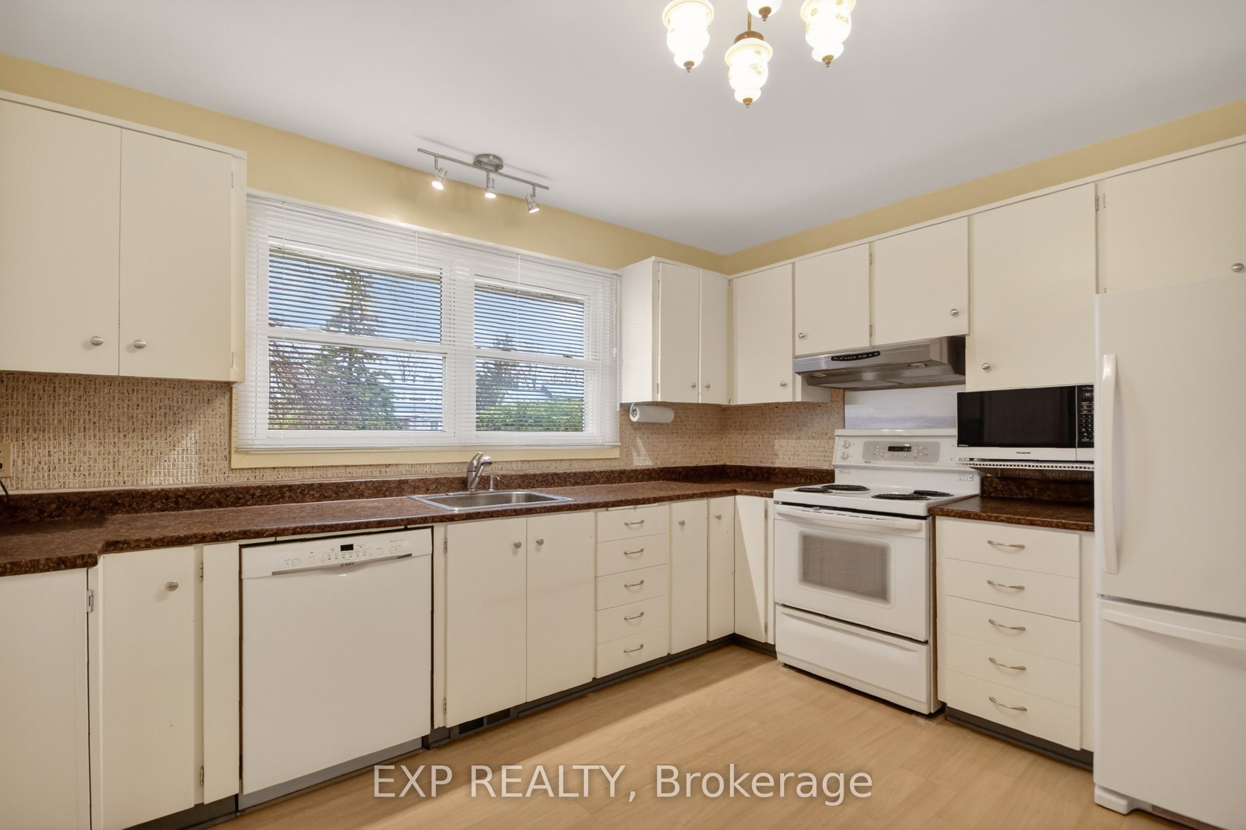 632 Chadburn Avenue Property Photo 7