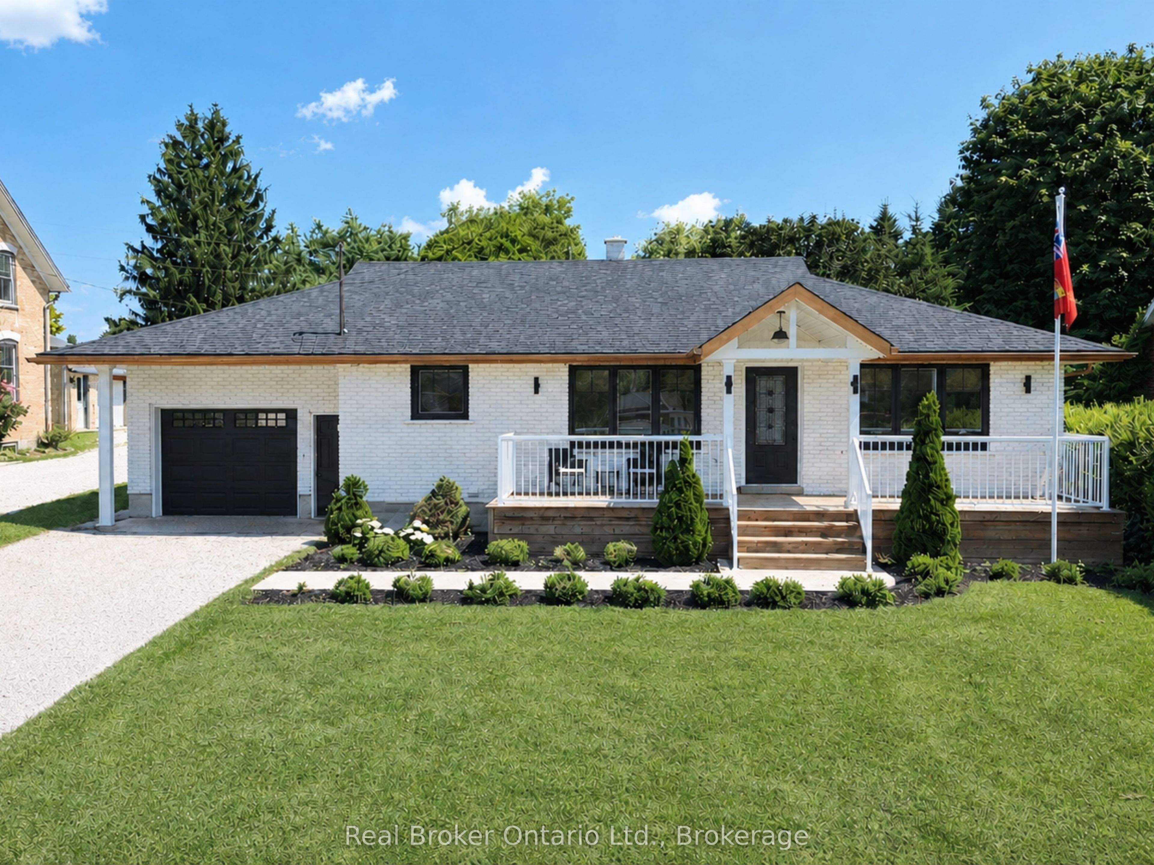 1050 9 Highway Property Photo 1