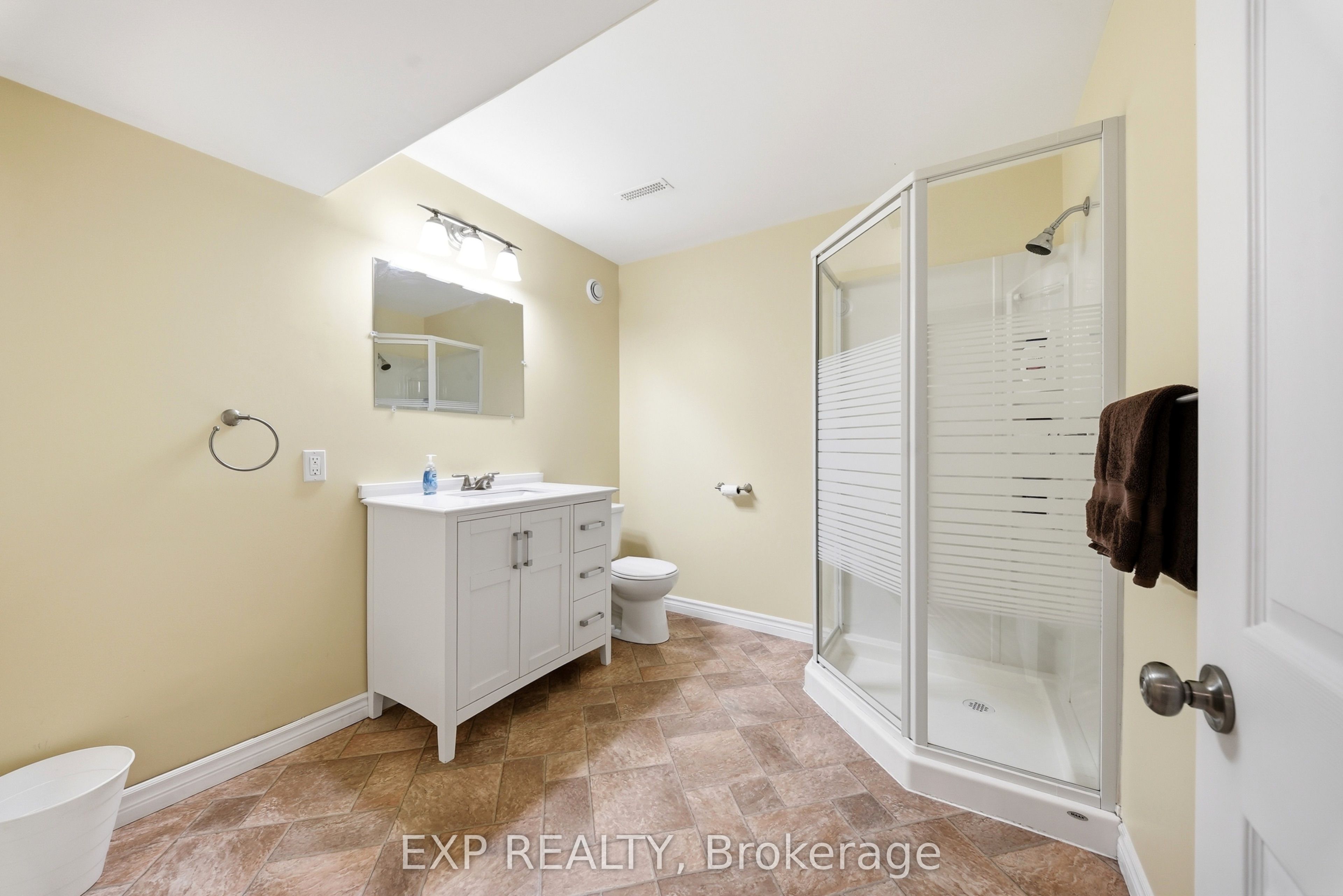16 Amber Place Property Photo 34