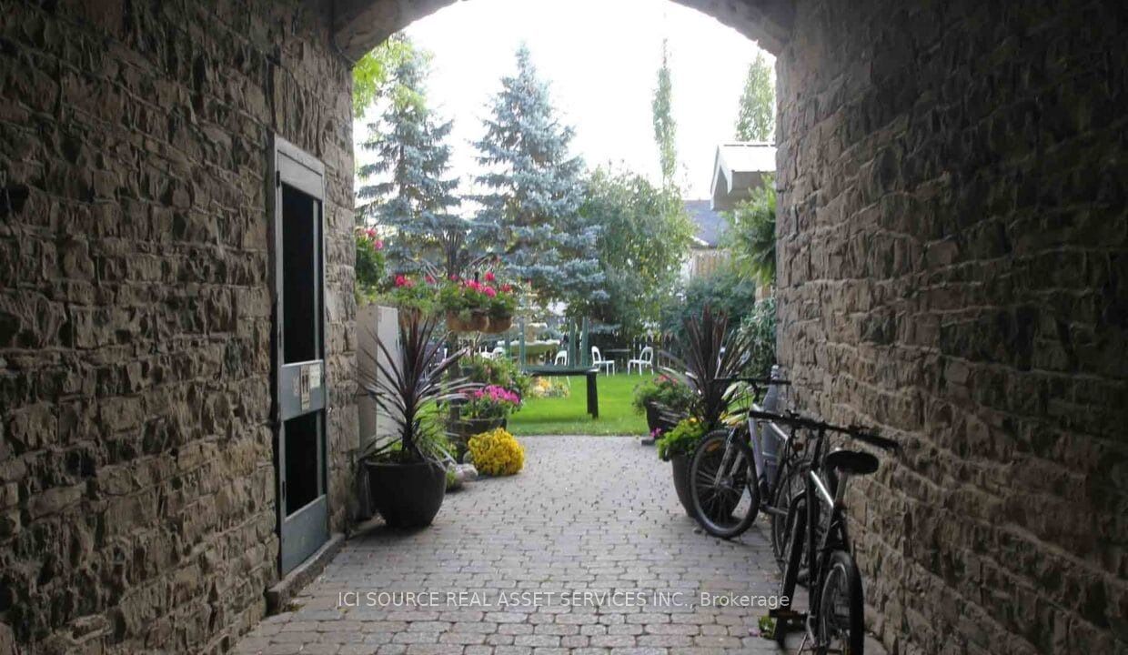 111 St Lawrence Street Property Photo 7