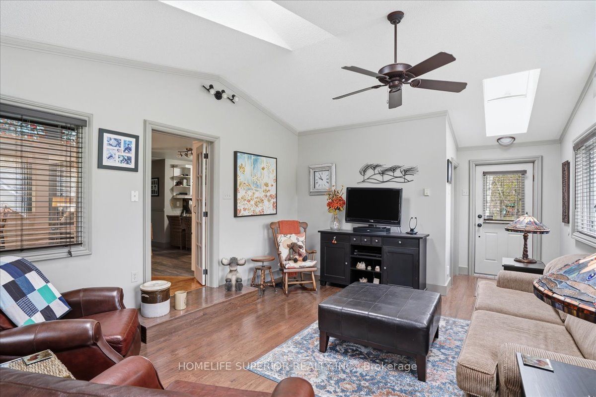 565 Cordova Road Property Photo 7