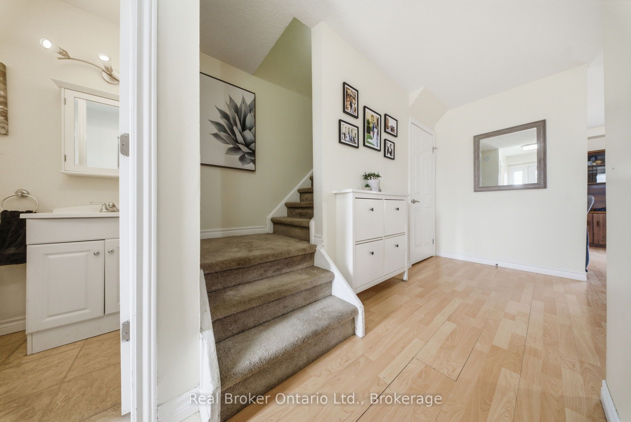 32 Mowat Boulevard 41 Property Photo 4