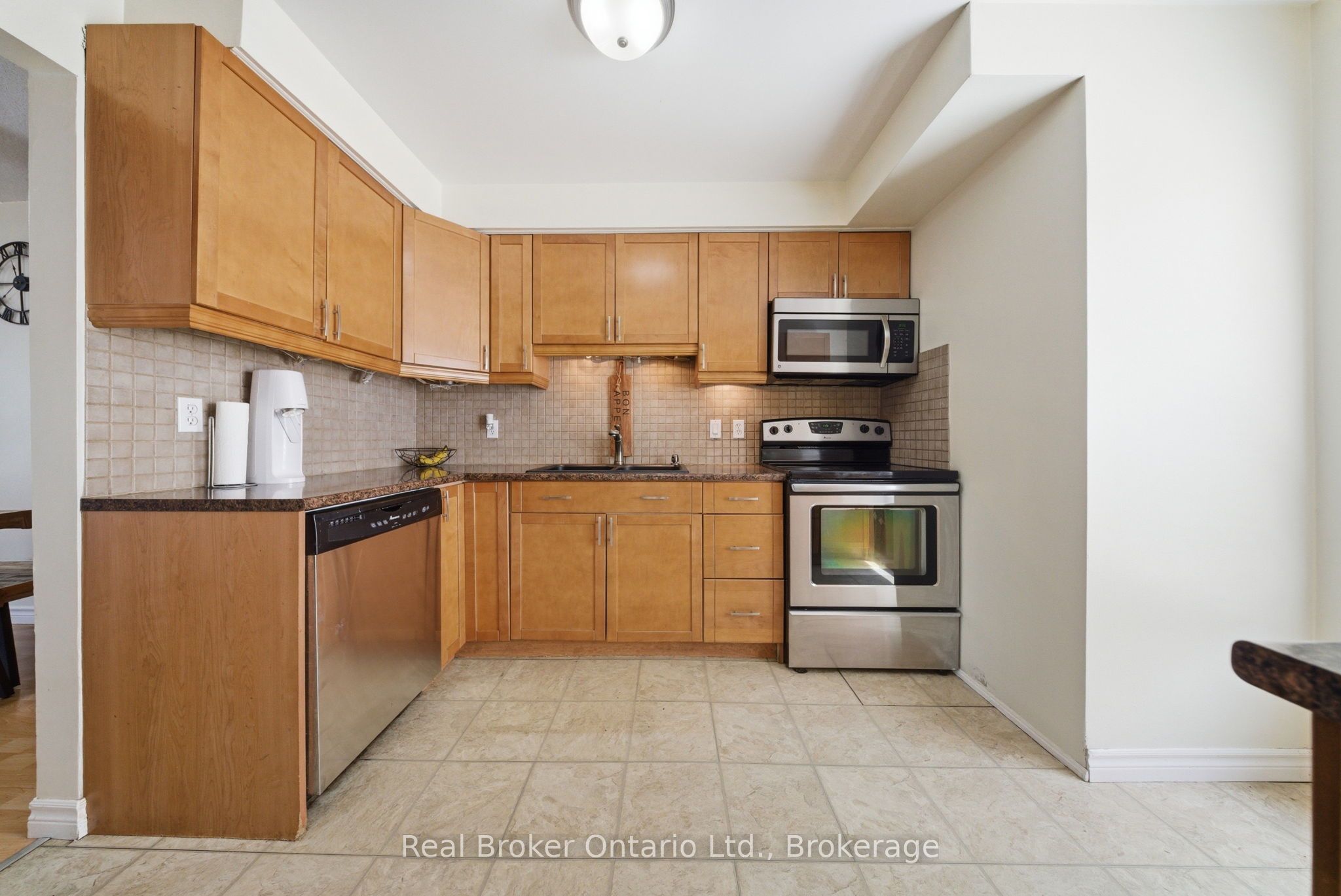 32 Mowat Boulevard 41 Property Photo 8