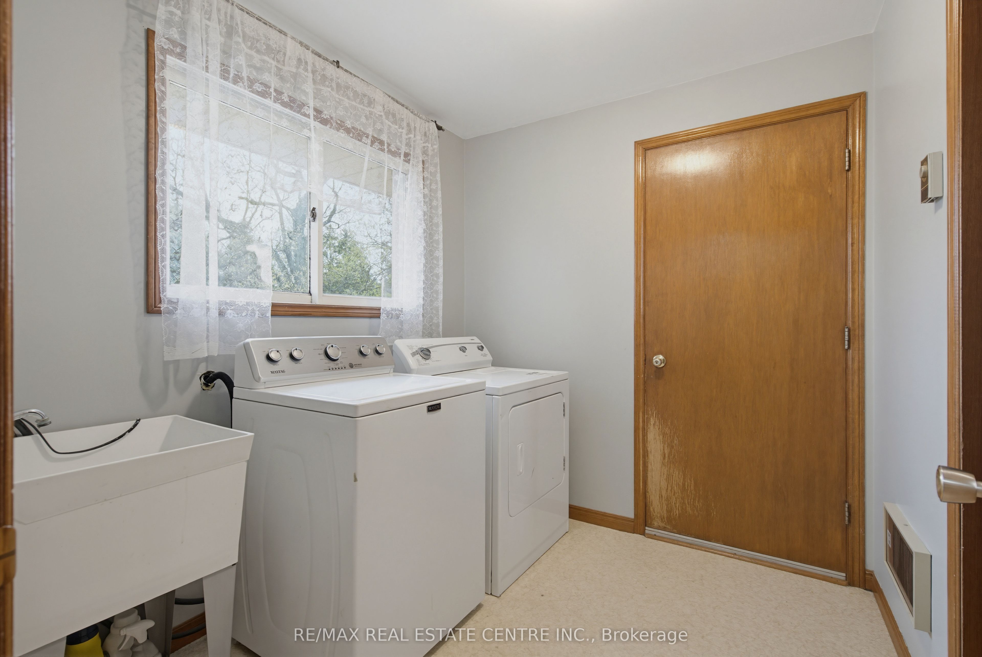 294052 8th Line Property Photo 6
