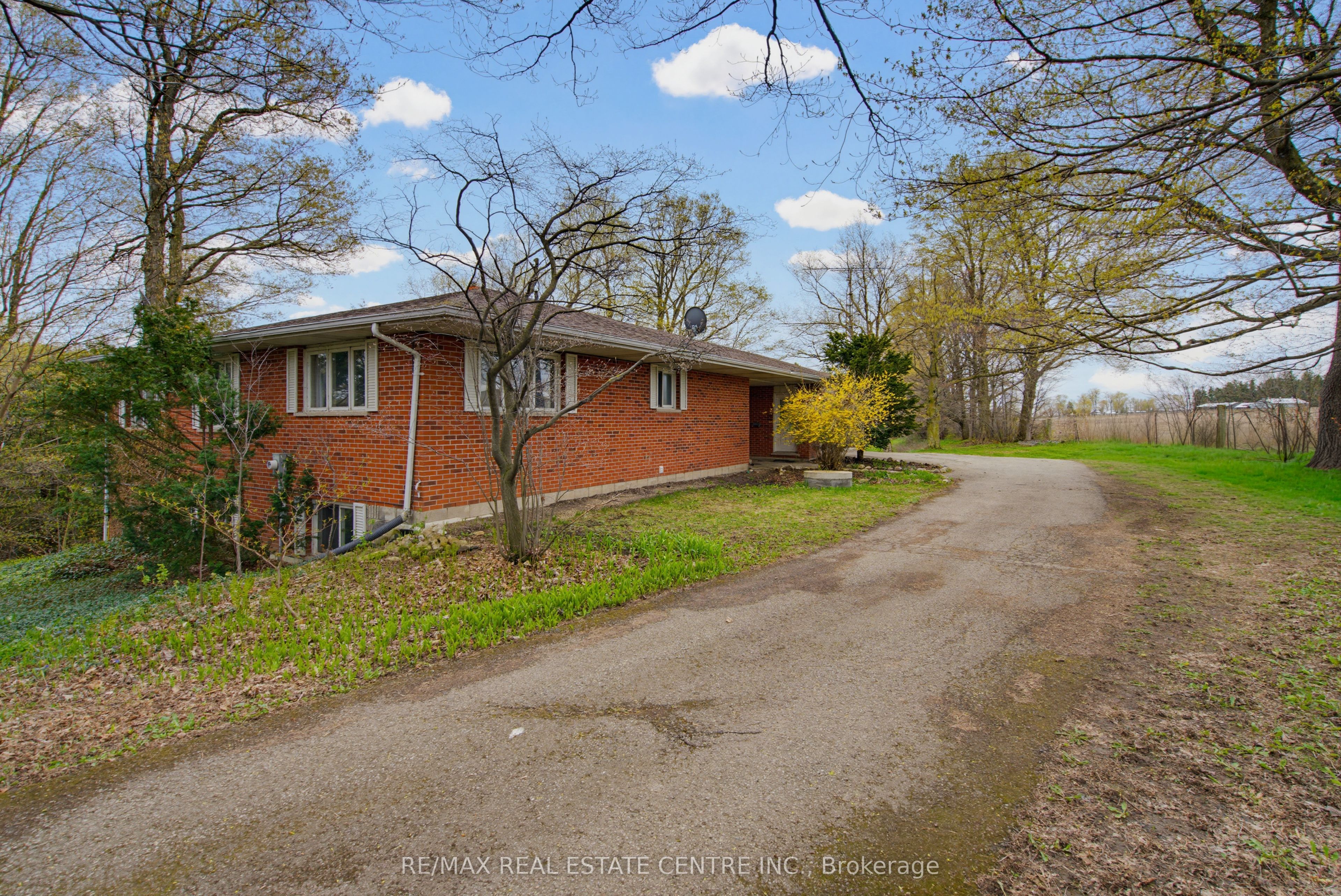 294052 8th Line Property Photo 38