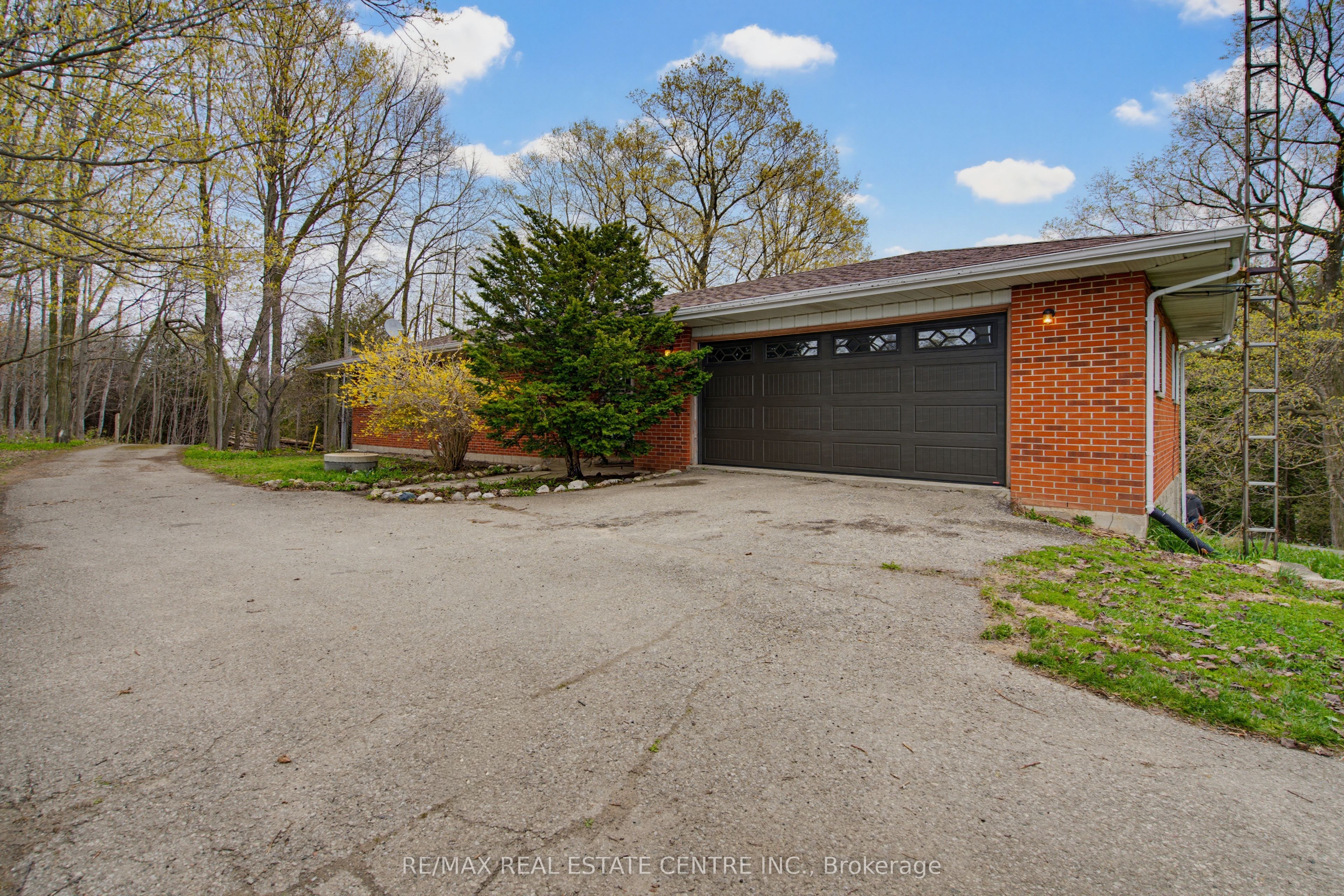 294052 8th Line Property Photo 39